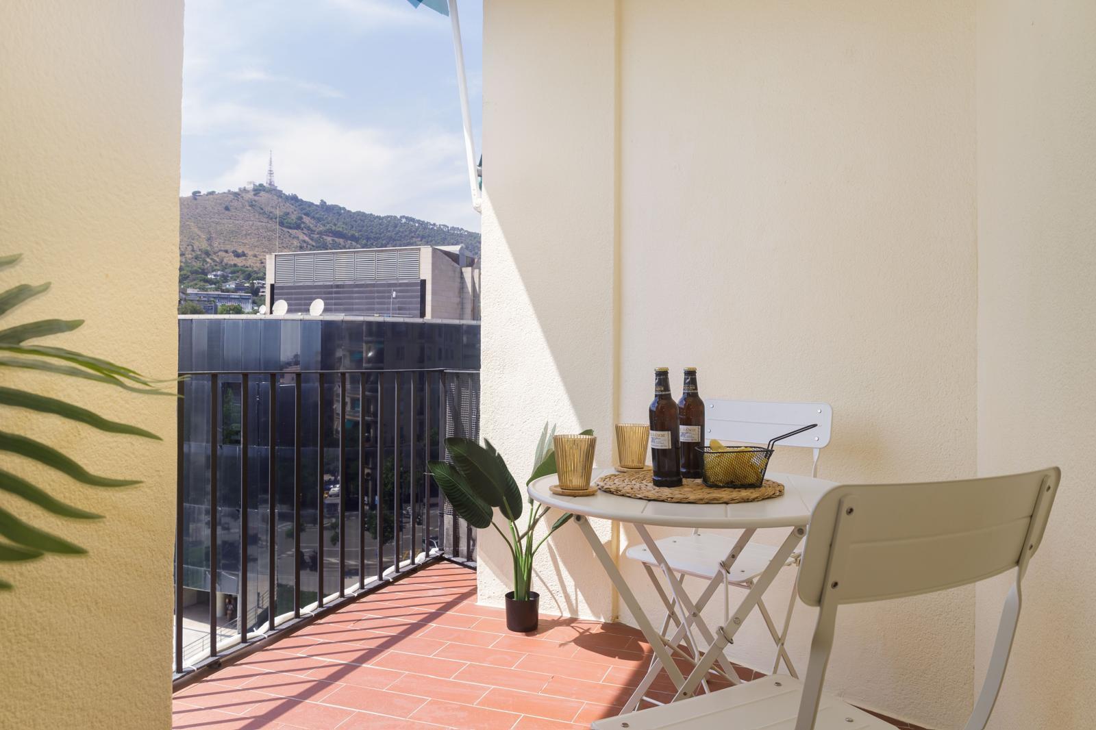 Imagen 2 Piso en venta en Barcelona / Próximo al Cuartel del Bruc