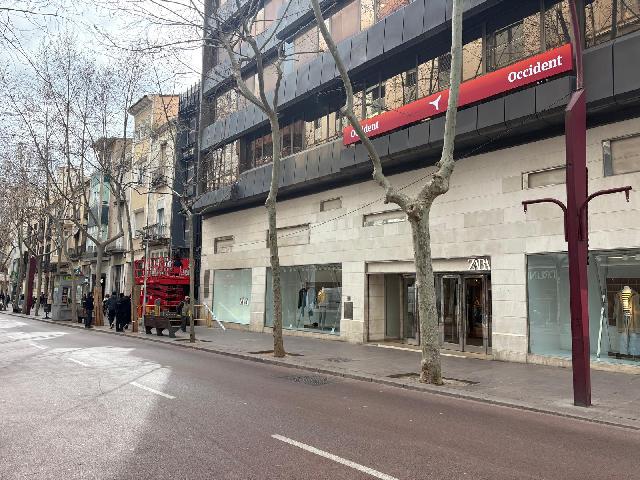 Imagen 2 Inmueble 260994 - Local Comercial en alquiler en Sabadell / Local nuevo a estrenar en la misma Rambla de Sabadell