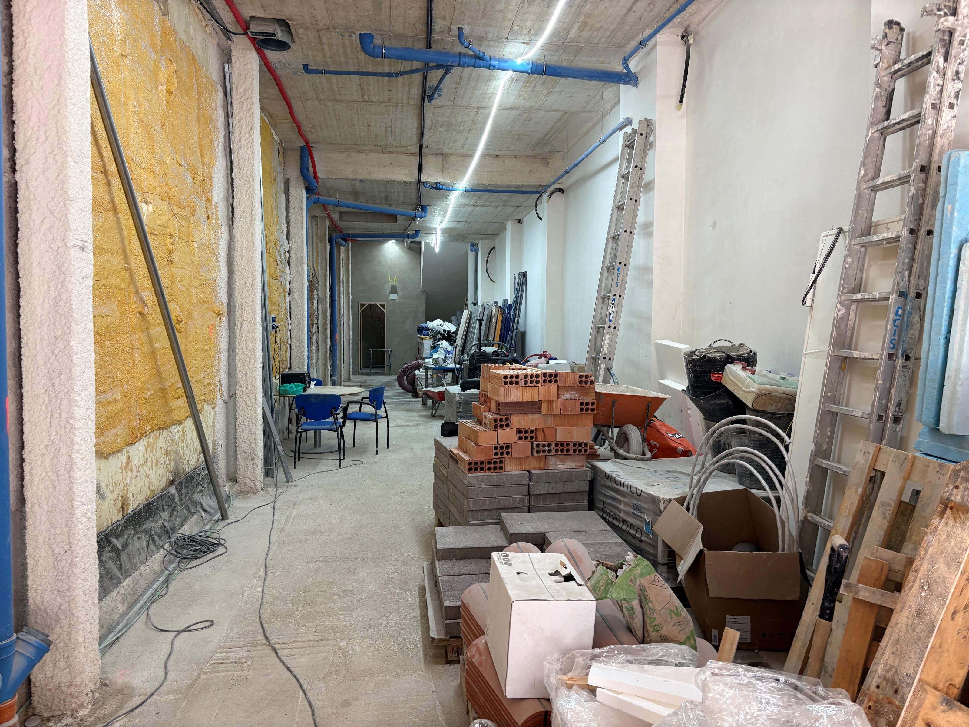 Imagen 7 Local Comercial en alquiler en Sabadell / Rambla, local nuevo a estrenar con salida de humos