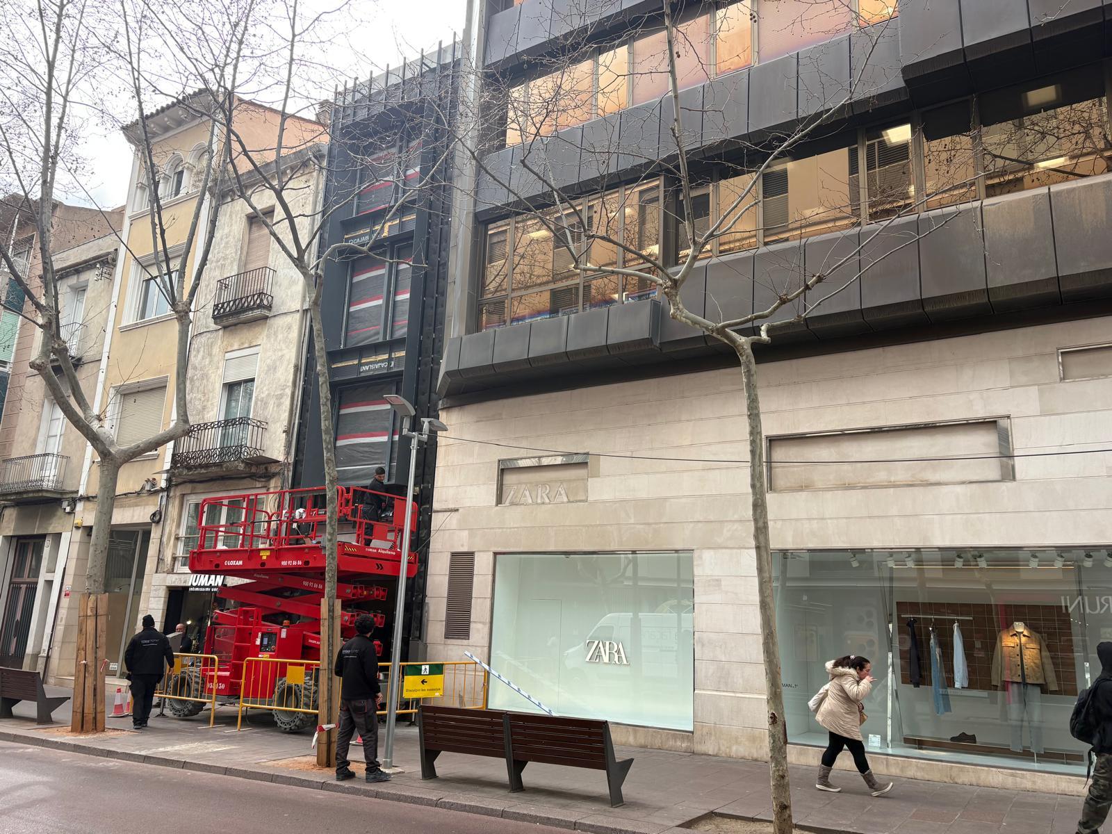 Imagen 3 Local Comercial en alquiler en Sabadell / Rambla, local nuevo a estrenar con salida de humos