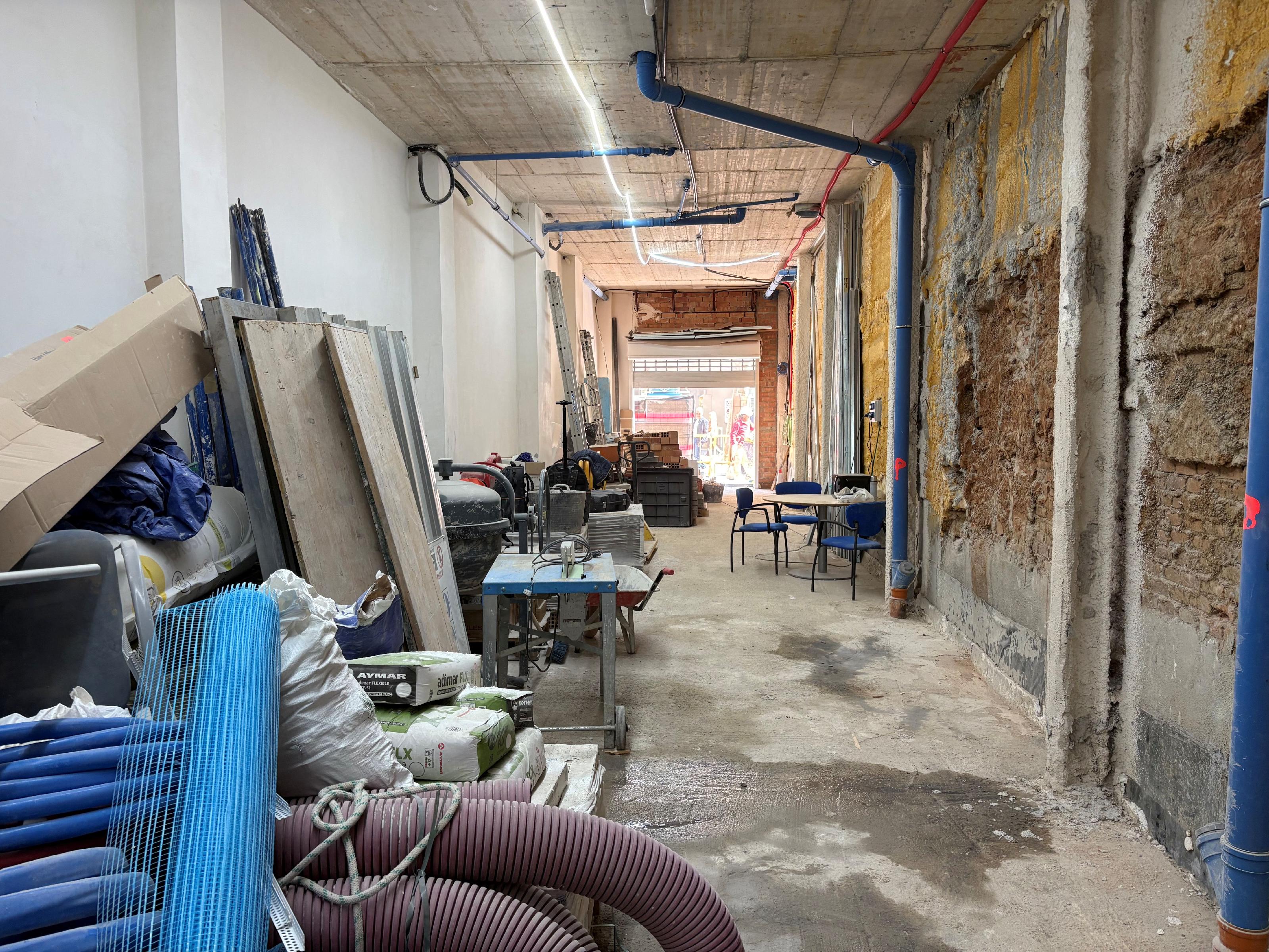 Imagen 8 Local Comercial en alquiler en Sabadell / Rambla, local nuevo a estrenar con salida de humos