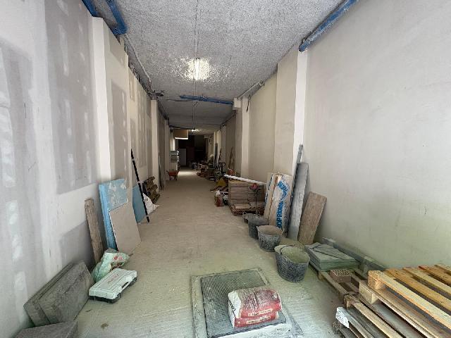 Imagen 10 Inmueble 260994 - Local Comercial en alquiler en Sabadell / Rambla, local nuevo a estrenar con salida de humos