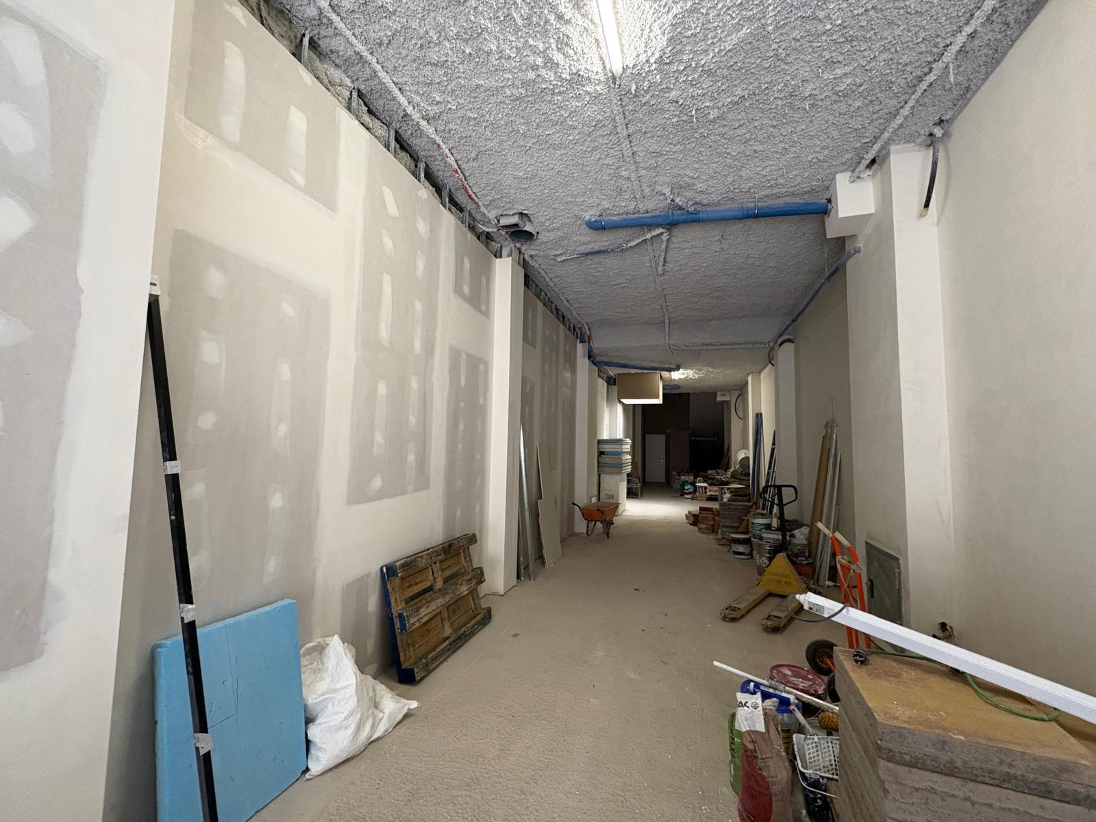 Imagen 7 Local Comercial en alquiler en Sabadell / Rambla, local nuevo a estrenar con salida de humos