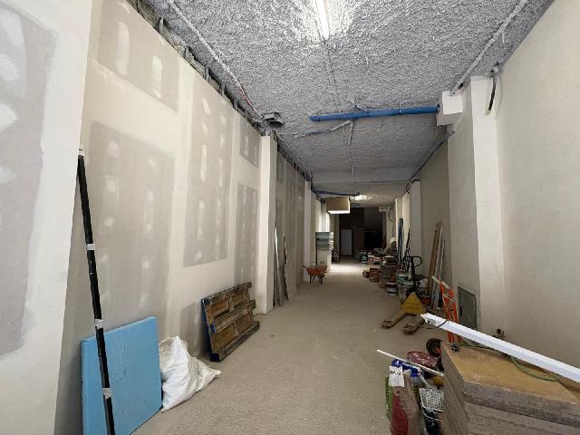 Imagen 7 Inmueble 260994 - Local Comercial en alquiler en Sabadell / Rambla, local nuevo a estrenar con salida de humos