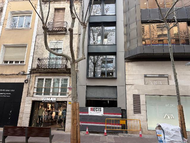 Imagen 2 Inmueble 260994 - Local Comercial en alquiler en Sabadell / Rambla, local nuevo a estrenar con salida de humos