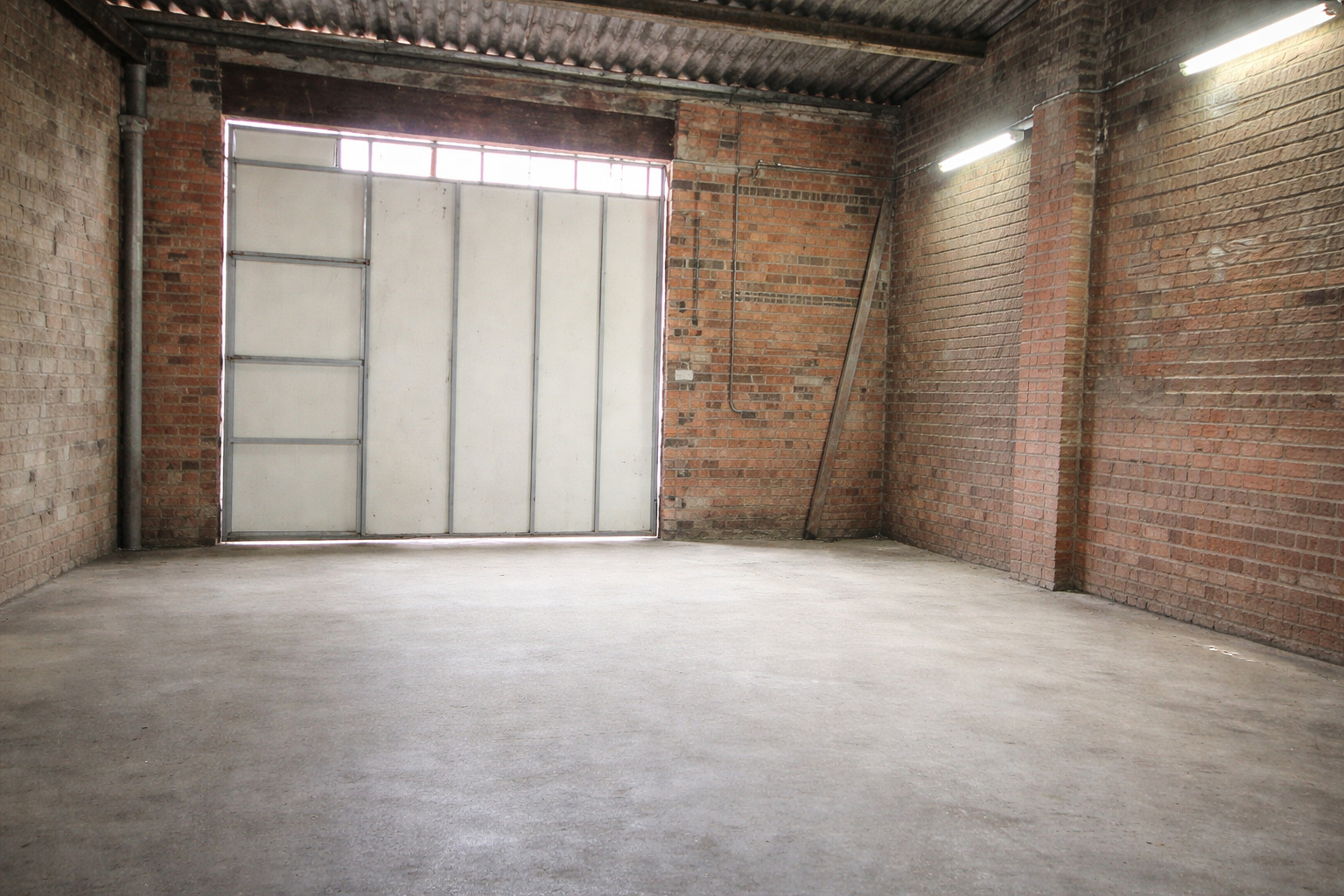 Imagen 2 Local Comercial en venta en Montcada I Reixac / Junto a la estación de tren de Can Sant Joan