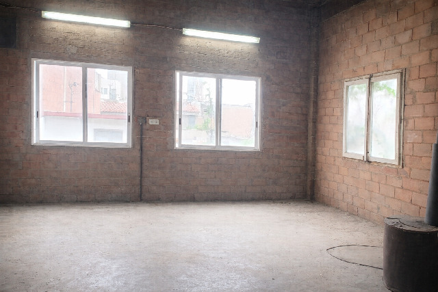 Imagen 1 Inmueble 275409 - Local Comercial en venta en Montcada I Reixac / Junto a la estación de tren de Can Sant Joan