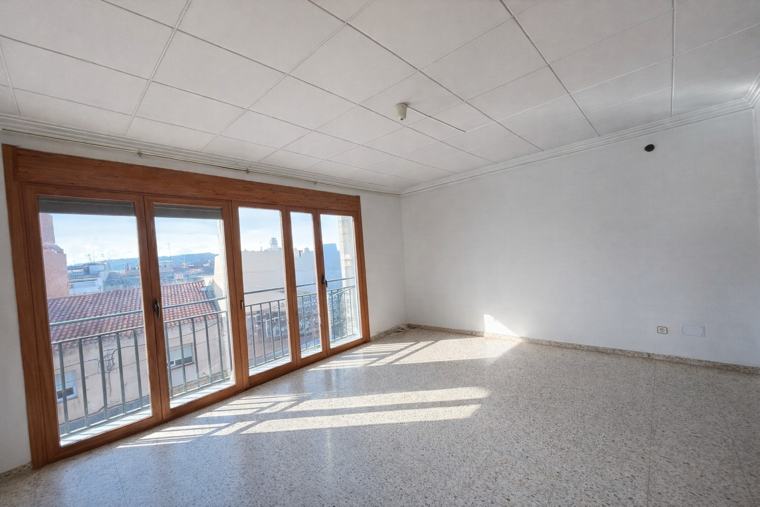 Imagen 1 Piso en venta en Sabadell / Junto plaza de la Creu de Barbera