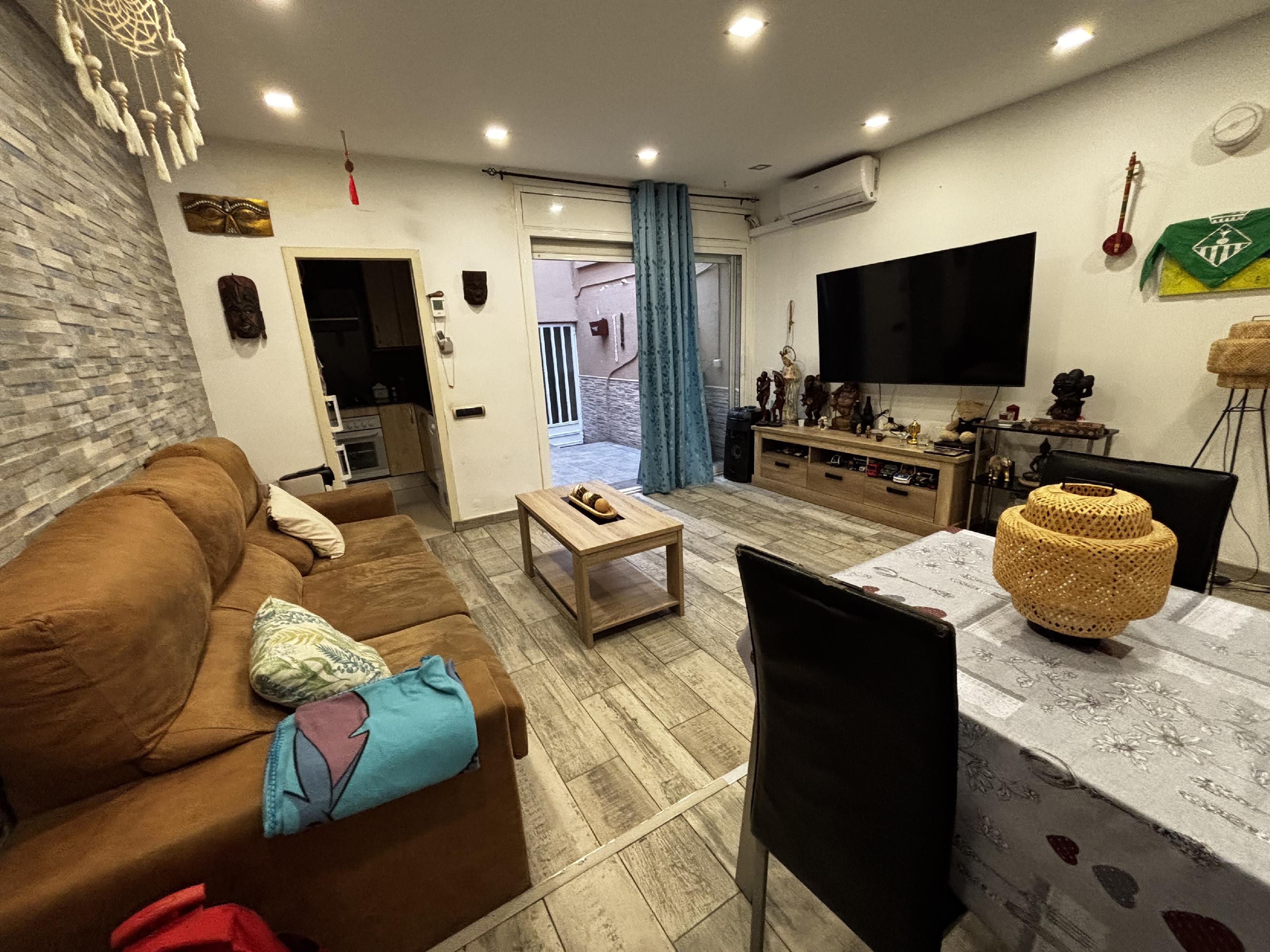 Imagen 5 Casa en venta en Sabadell / Junto Avenida Matadepera y cerca de todos los servicios