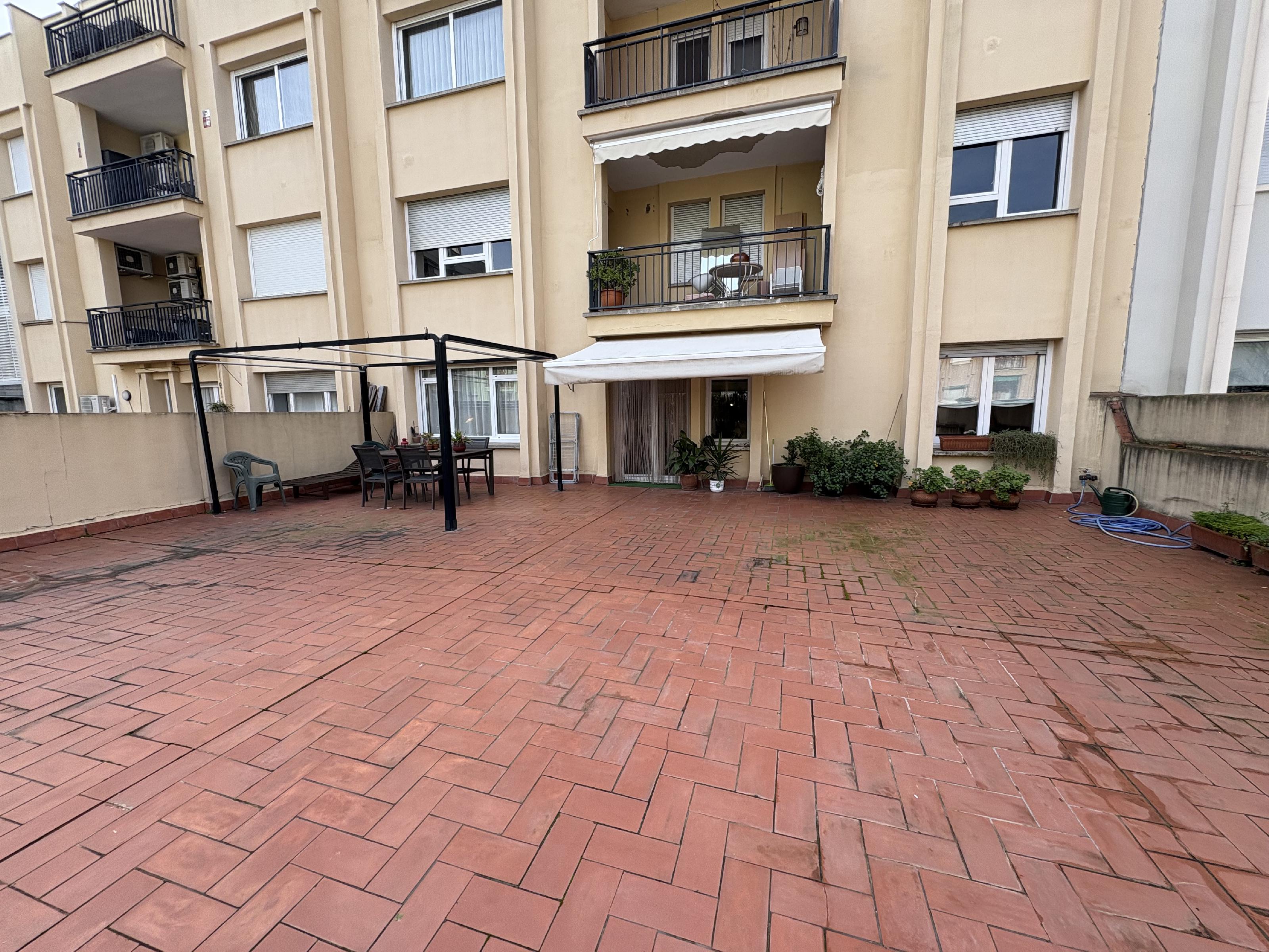 Imagen 1 Piso en venta en Sabadell / Junto a Rambla.