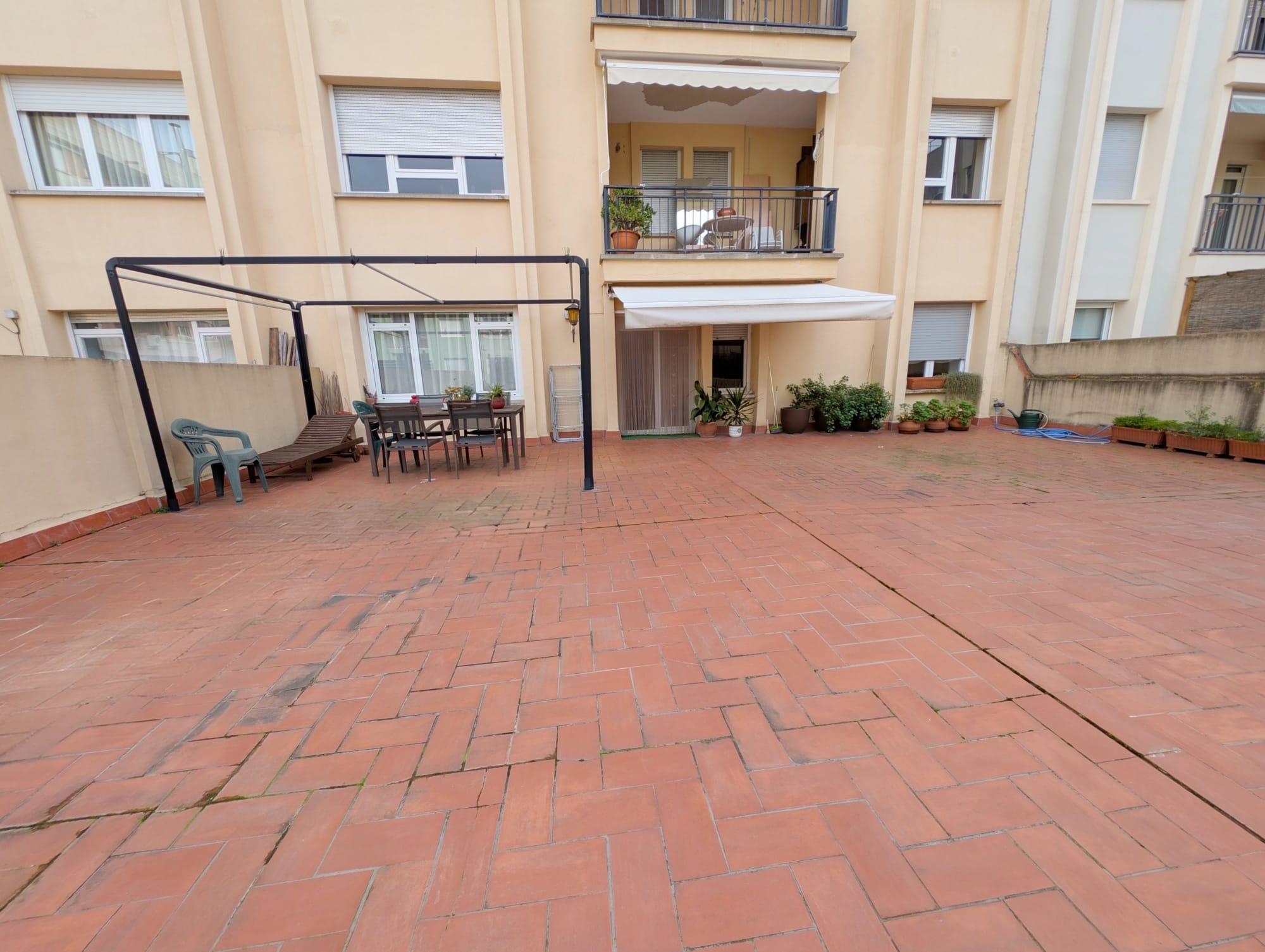 Imagen 1 Piso en venta en Sabadell / Junto a Rambla.