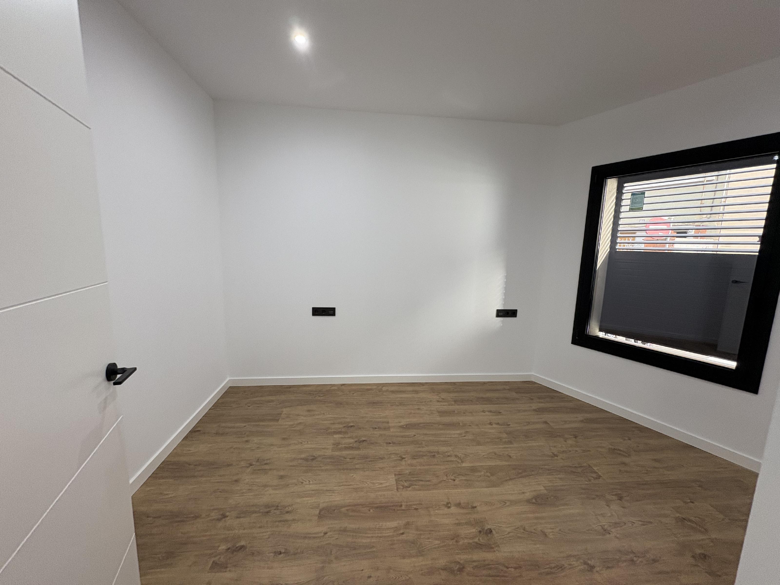 Imagen 13 Planta Baja en venta en Sabadell / Junto a C/ Salut