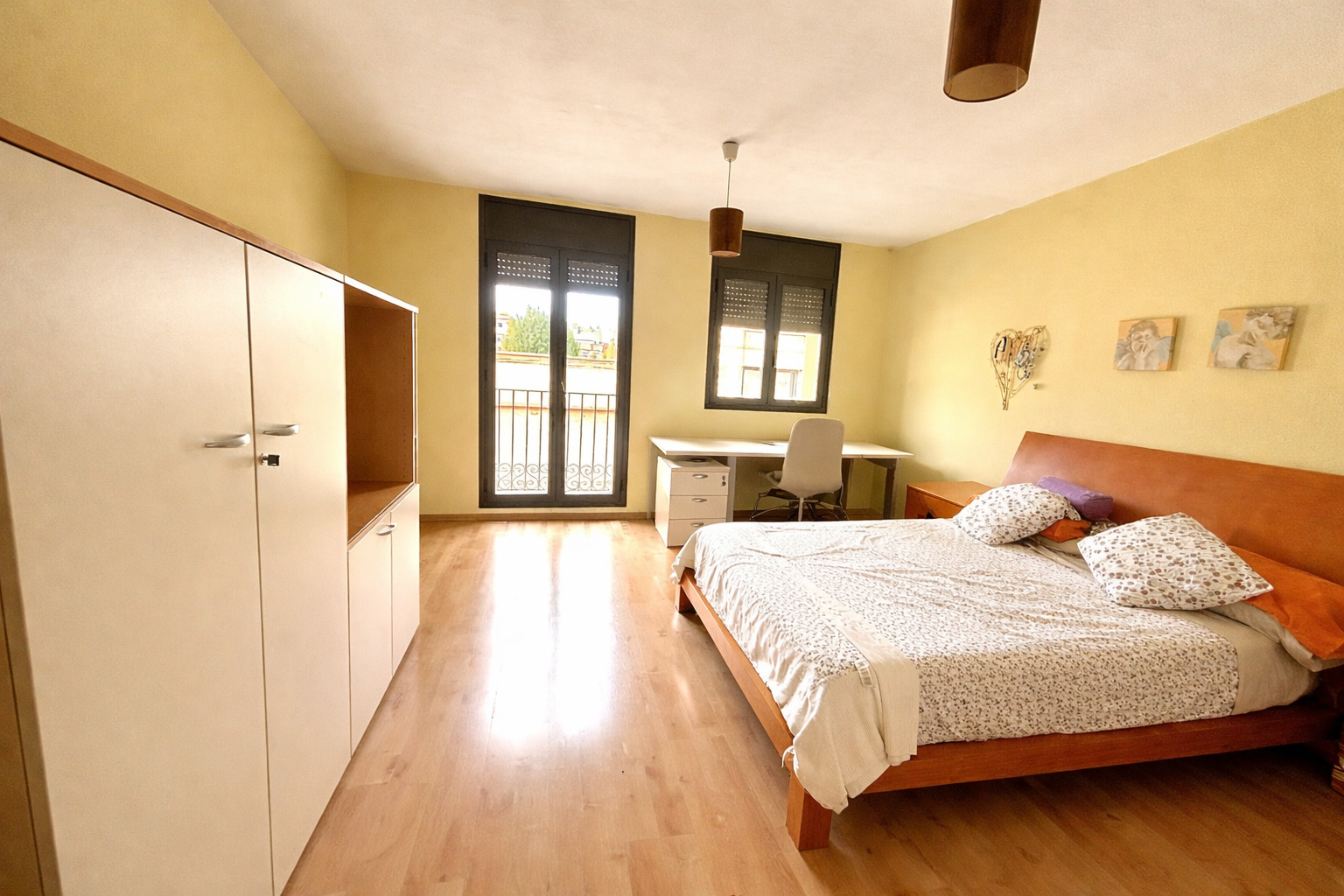 Imagen 4 Casa Adosada en venta en Sabadell / Zona centro junto todos lo servicios y transporte.