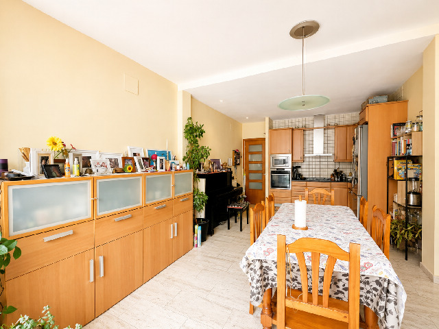 Imagen 3 Inmueble 297144 - Casa Adosada en venta en Sabadell / Zona centro junto todos lo servicios y transporte.