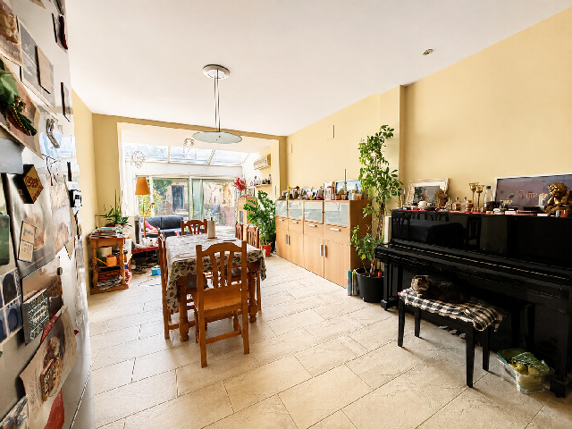 Imagen 1 Inmueble 297144 - Casa Adosada en venta en Sabadell / Zona centro junto todos lo servicios y transporte.