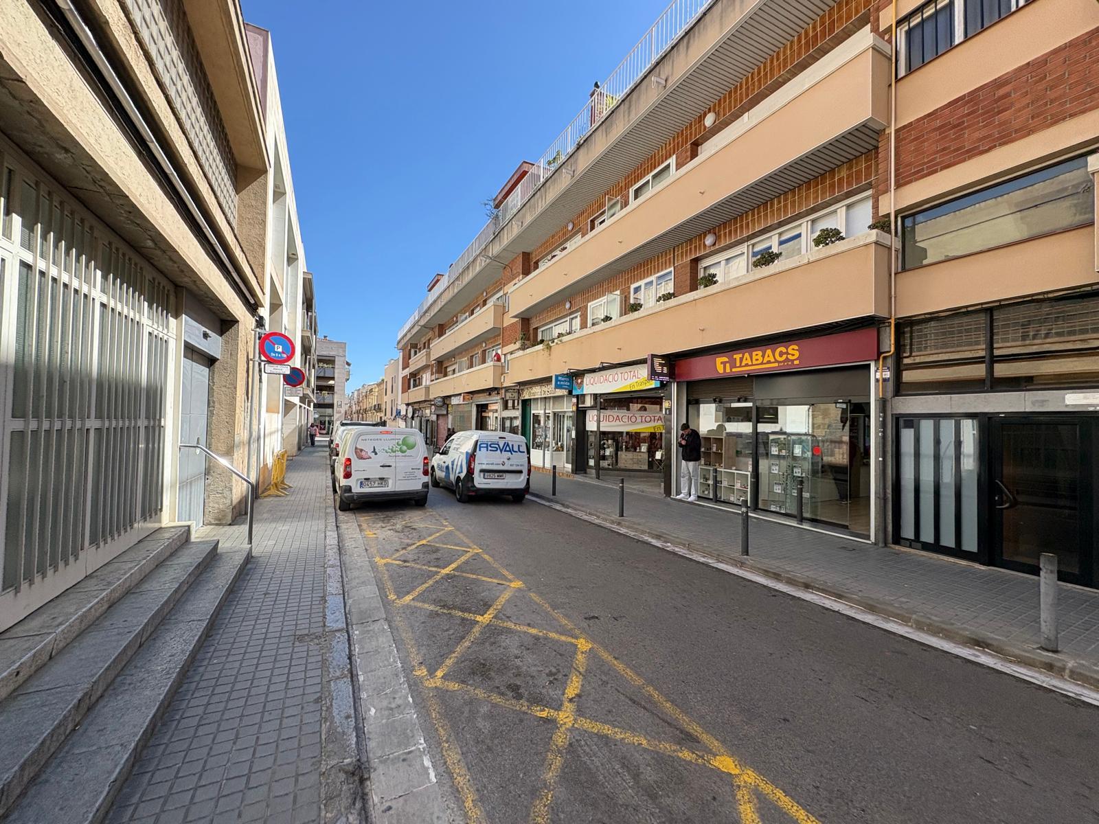 Imagen 2 Casa Adosada en venta en Sabadell / Casa tipo inglesa a muy pocos pasos de la misma Rambla