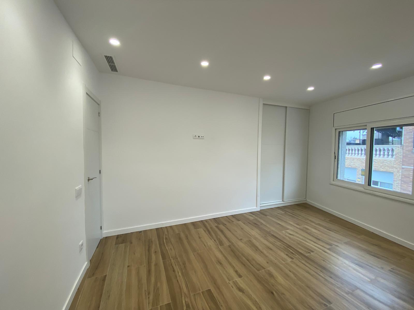 Imagen 2 Piso en venta en Sabadell / Poblenou junto al centro Civic 