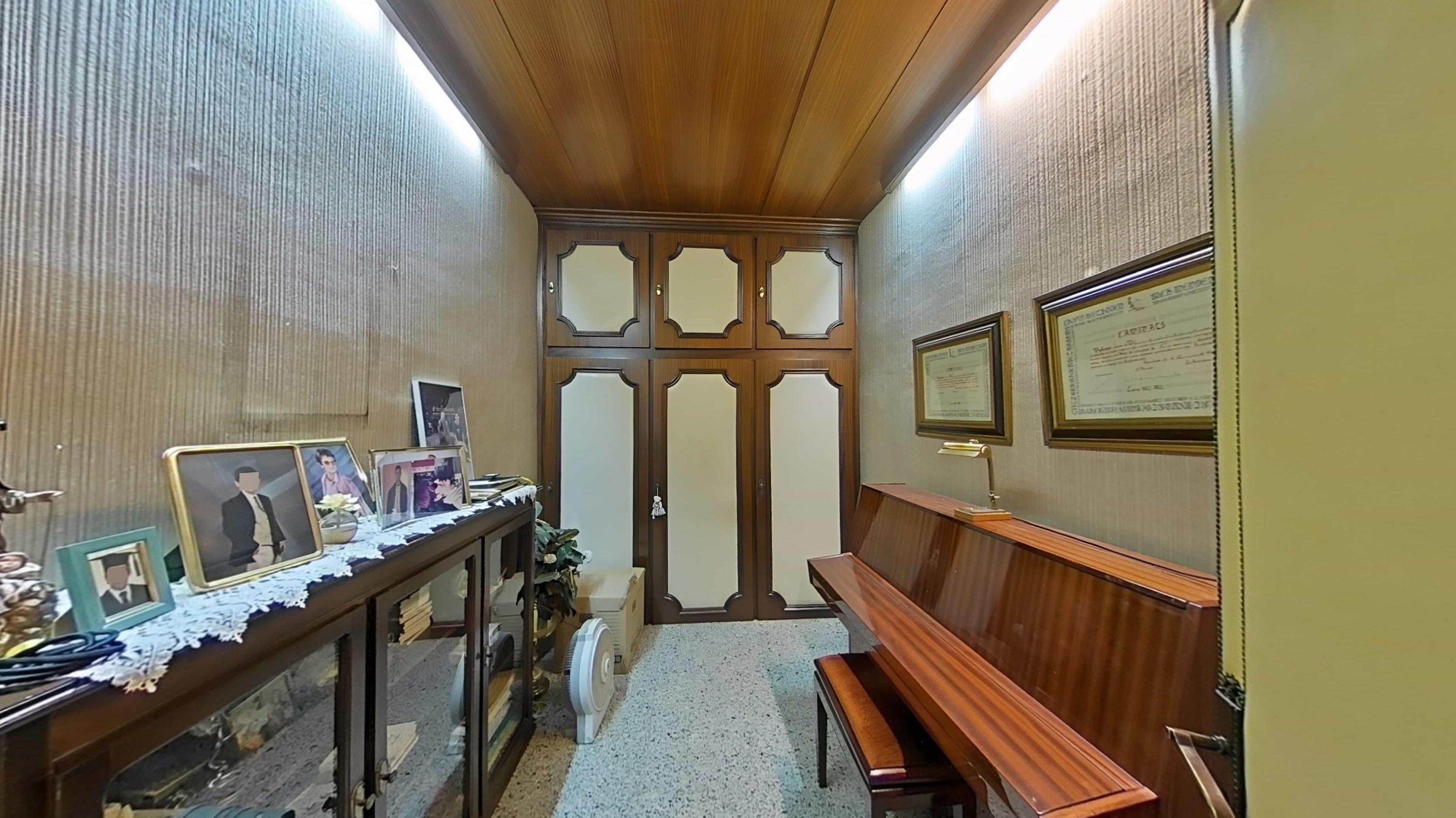 Imagen 3 Casa Adosada en venta en Sabadell / Centre junto a calle Salut