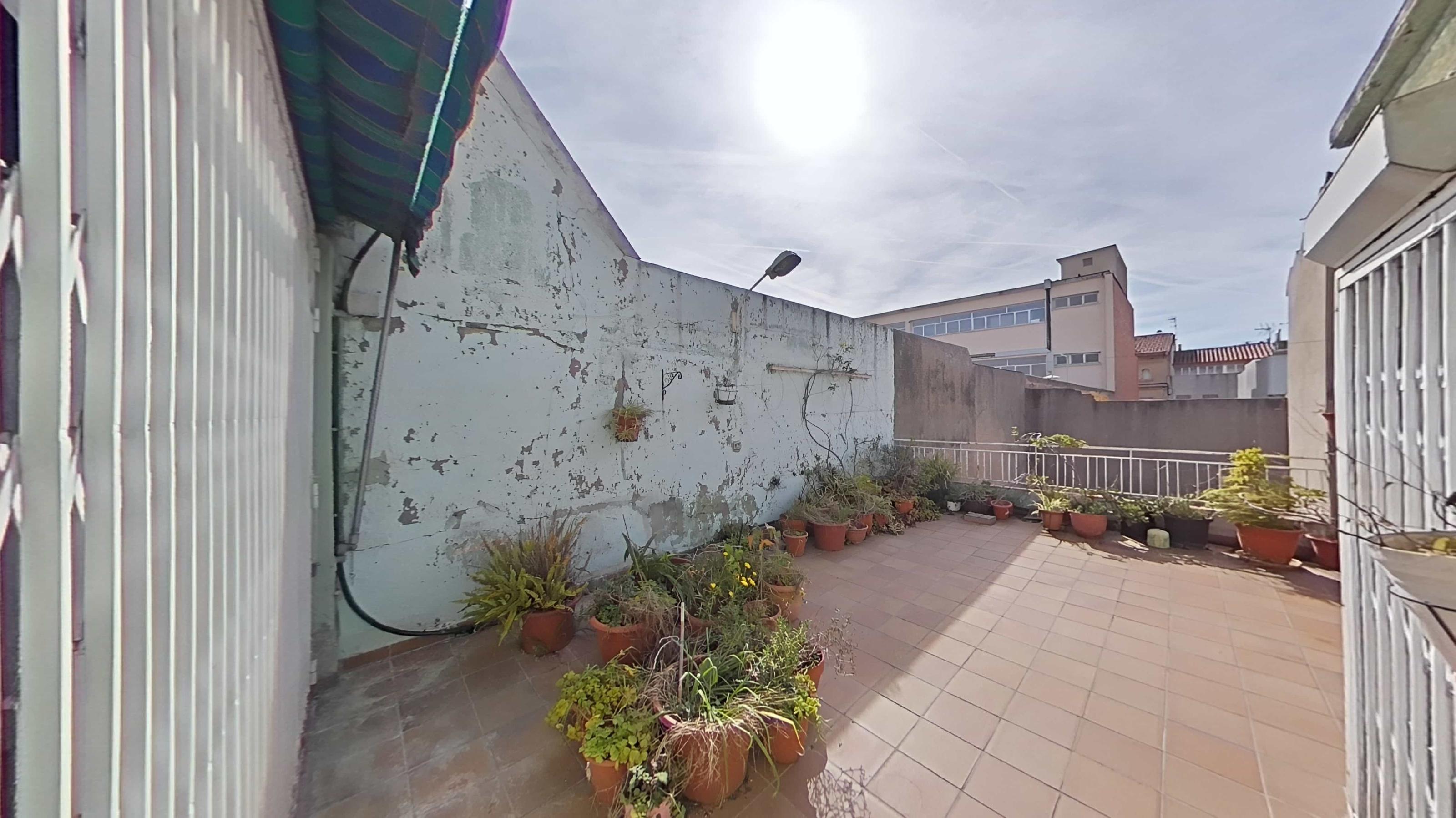 Imagen 1 Casa Adosada en venta en Sabadell / Centre junto a calle Salut