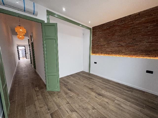 Imagen 5 Inmueble 300979 - Casa Adosada en venta en Sabadell / Reformado a estrenar, a 5 minutos de Renfe-Centro
