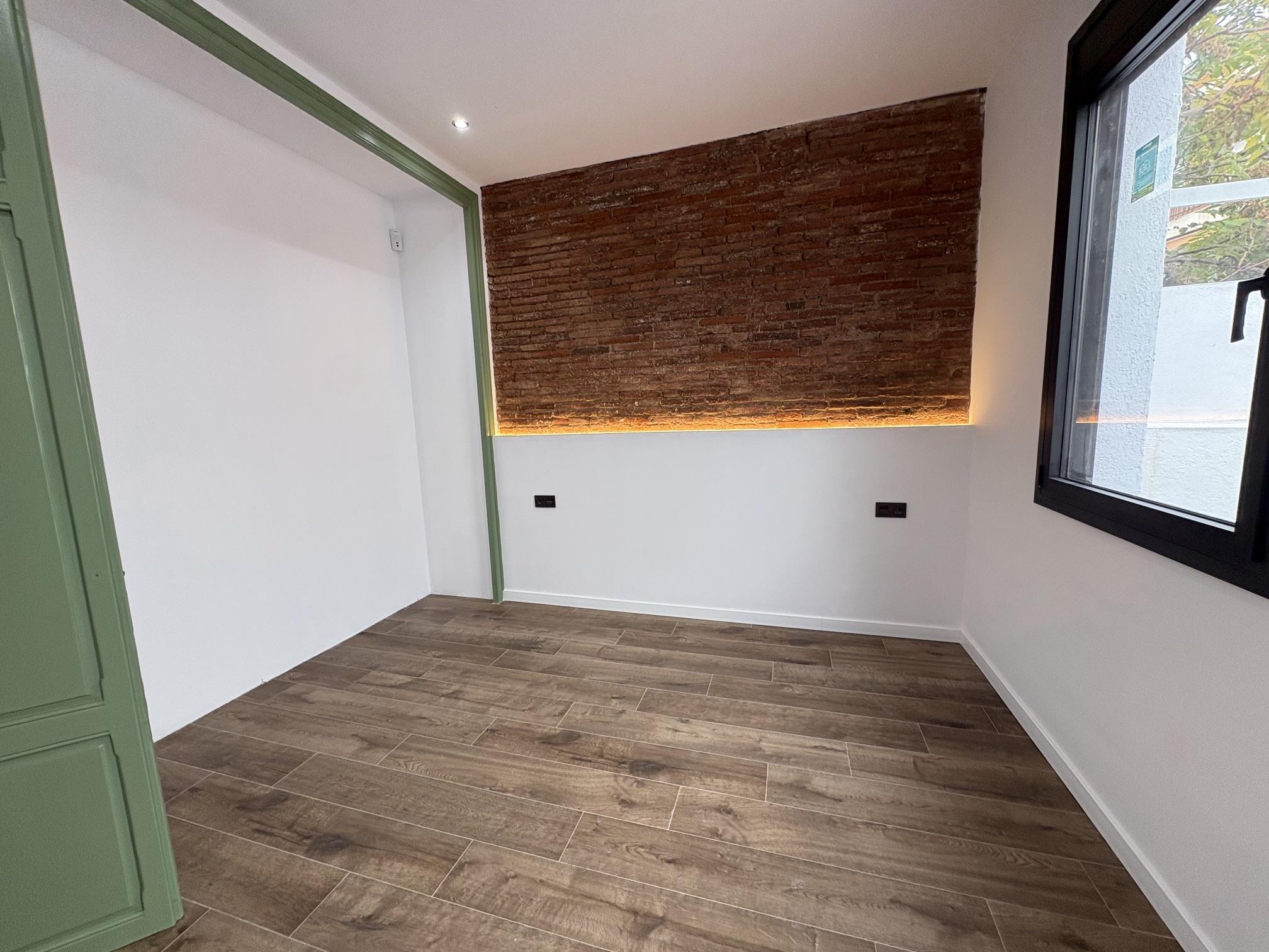 Imagen 11 Casa Adosada en venta en Sabadell / Reformado a estrenar, a 5 minutos de Renfe-Centro
