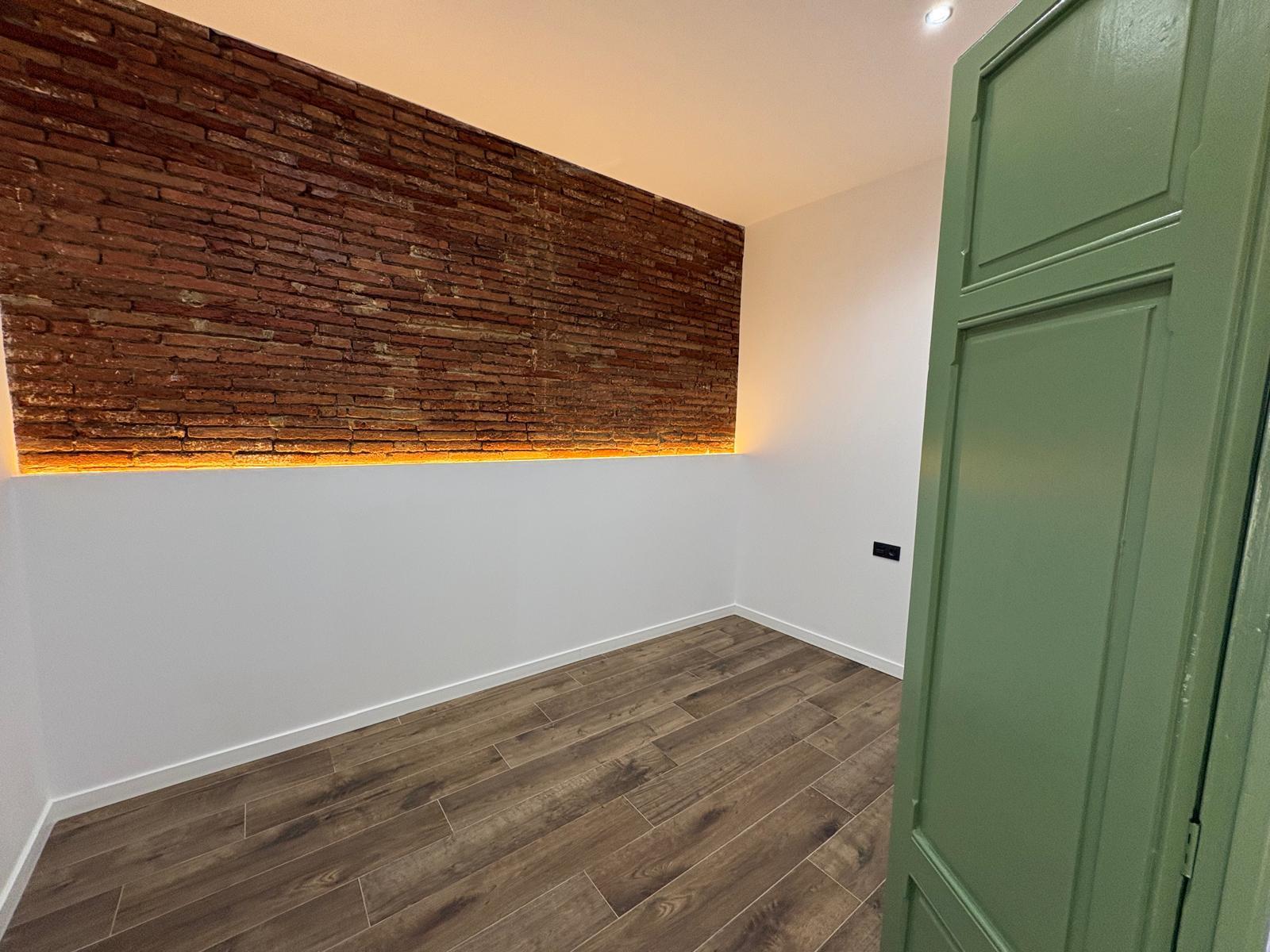 Imagen 12 Casa Adosada en venta en Sabadell / Reformado a estrenar, a 5 minutos de Renfe-Centro