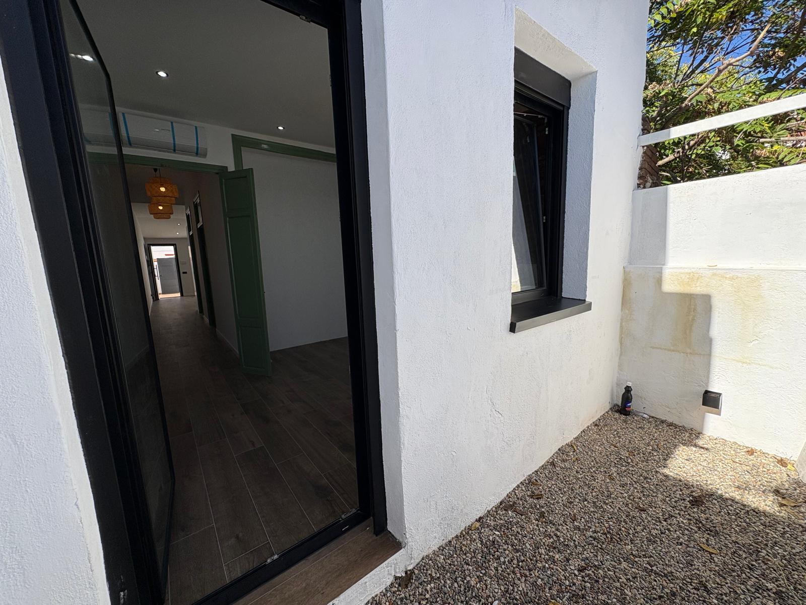 Imagen 30 Casa Adosada en venta en Sabadell / Reformado a estrenar, a 5 minutos de Renfe-Centro
