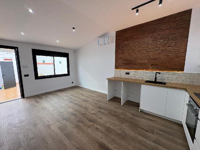 Imagen 1 Inmueble 300979 - Planta Baja en venta en Sabadell / Reformado a estrenar, a 5 minutos de Renfe-Centro