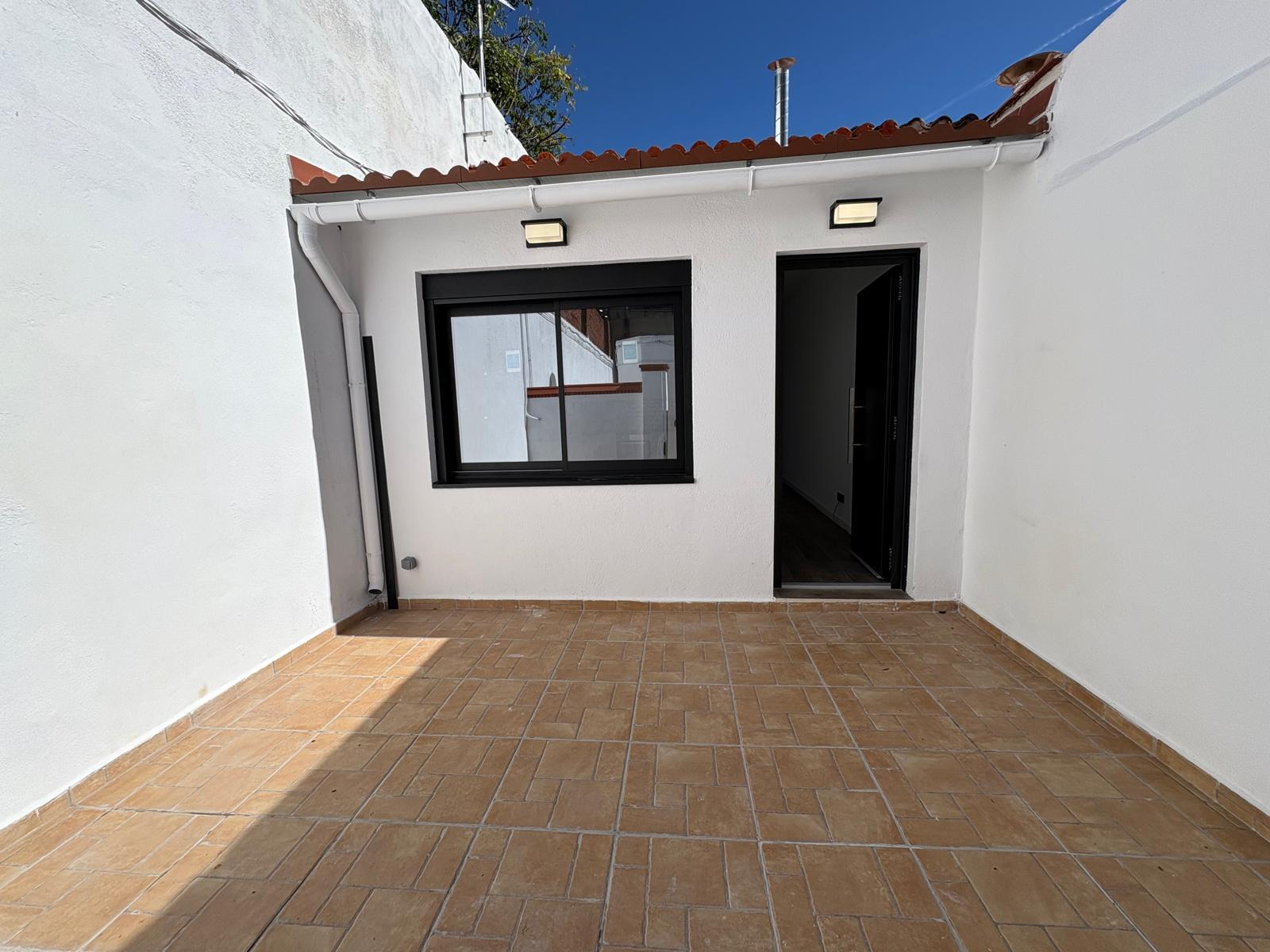 Imagen 2 Casa Adosada en venta en Sabadell / Reformado a estrenar, a 5 minutos de Renfe-Centro