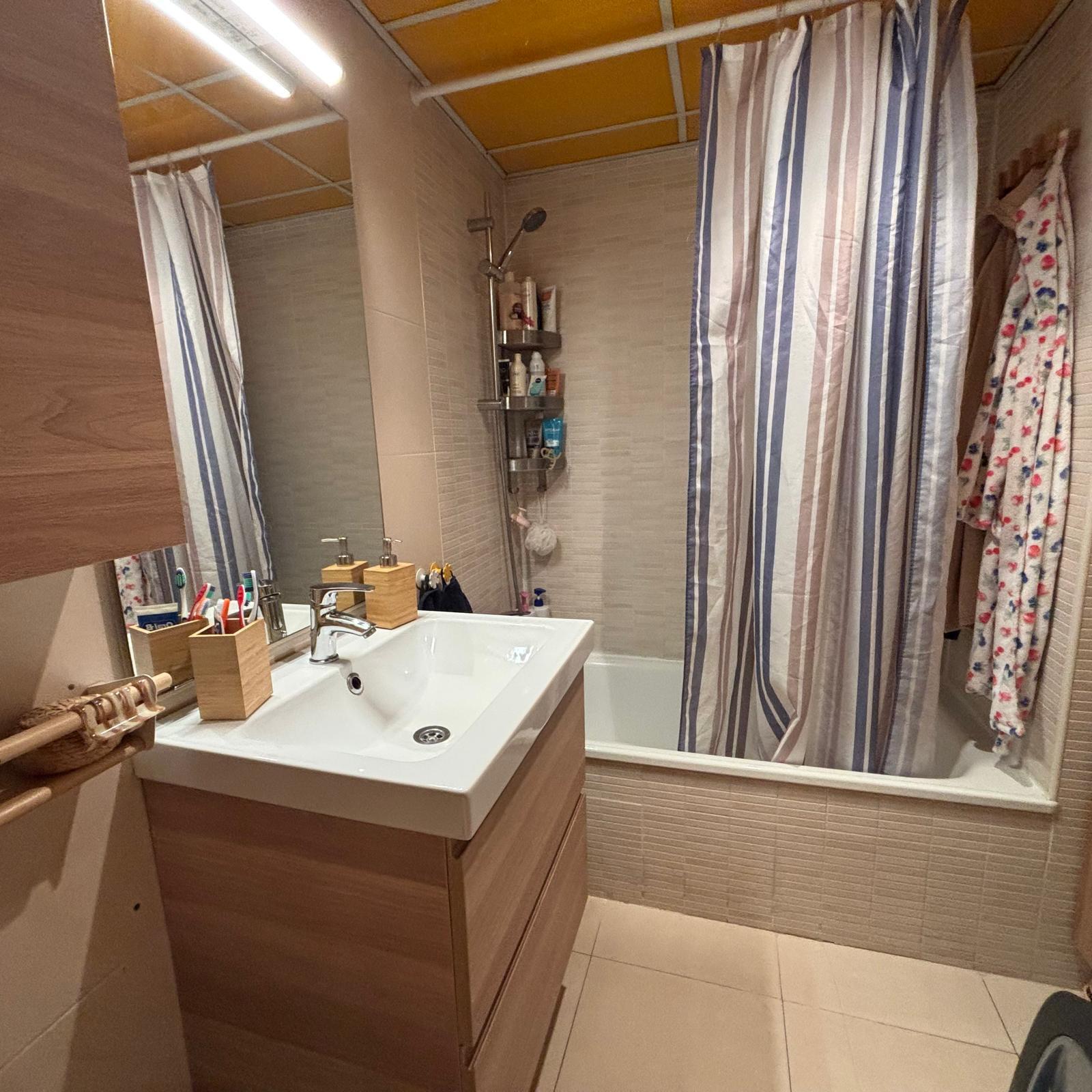 Imagen 5 Piso en venta en Sabadell / Reformado, a un paso de la Pza de la Creu de Barberà