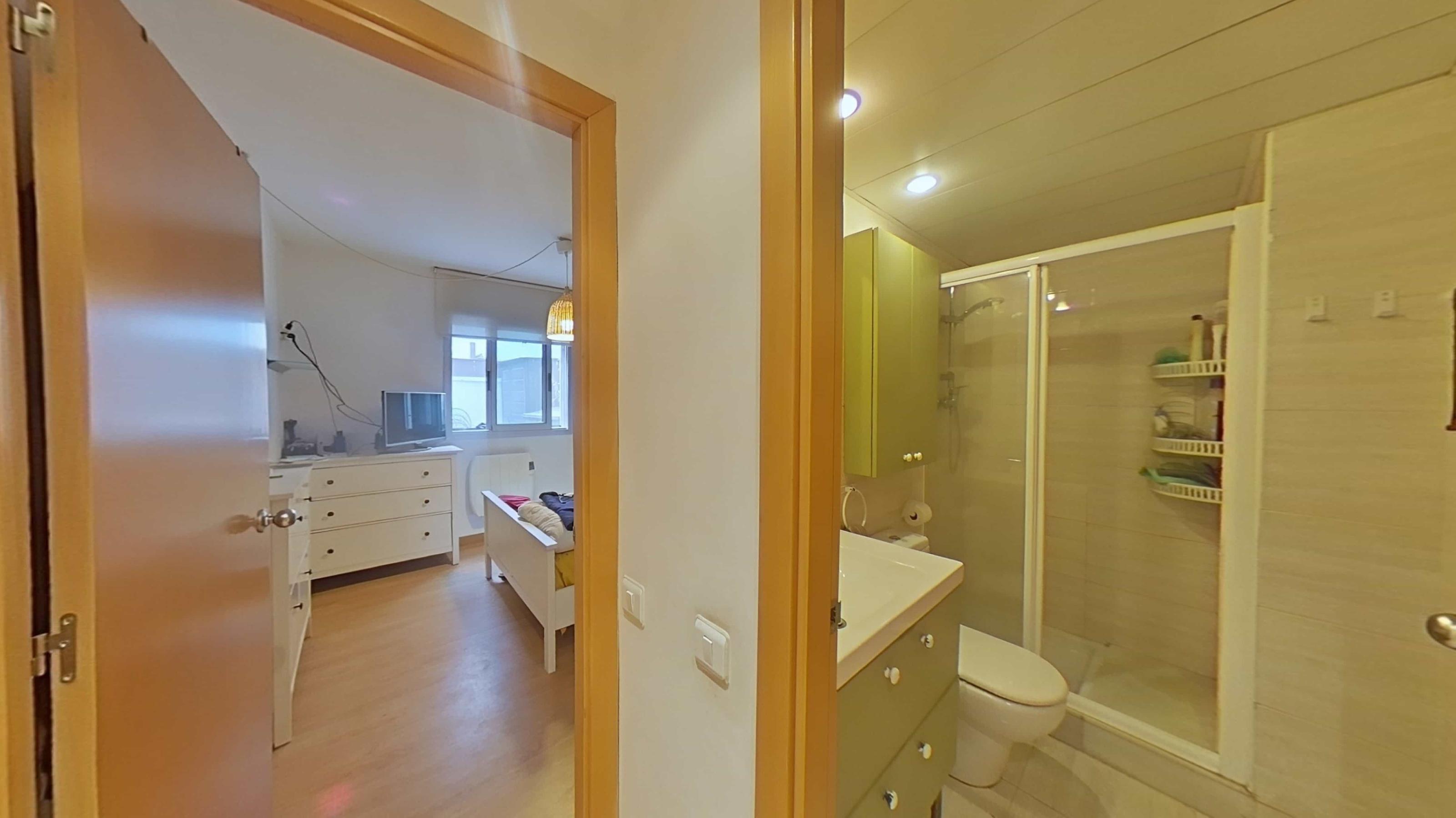 Imagen 12 Piso en venta en Cerdanyola Del Vallès / Al lado de Can Xarau