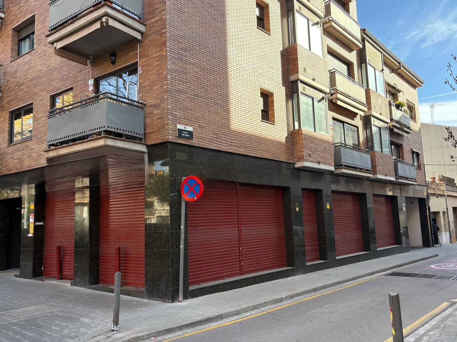 Imagen 3 Local Comercial en alquiler en Barberà Del Vallès / Local con salida de humos, junto al Ay...