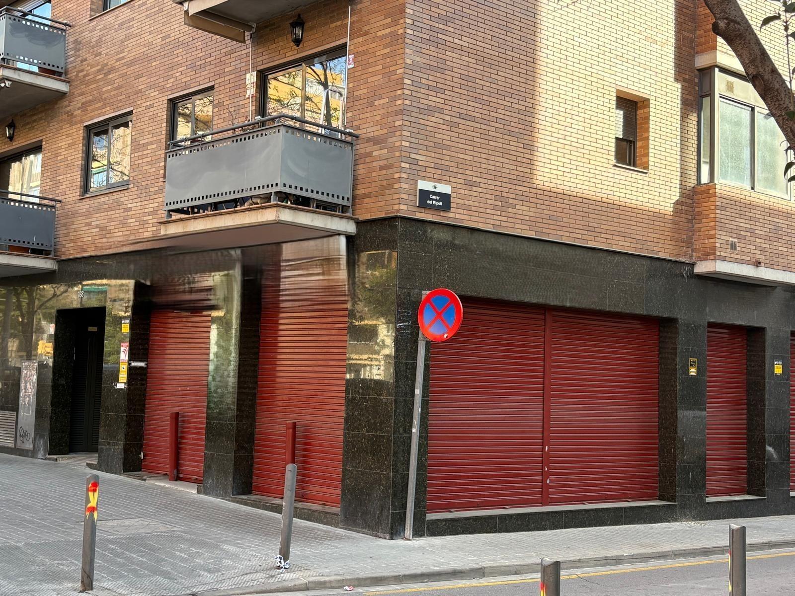 Imagen 4 Local Comercial en alquiler en Barberà Del Vallès / Local con salida de humos, junto al Ay...