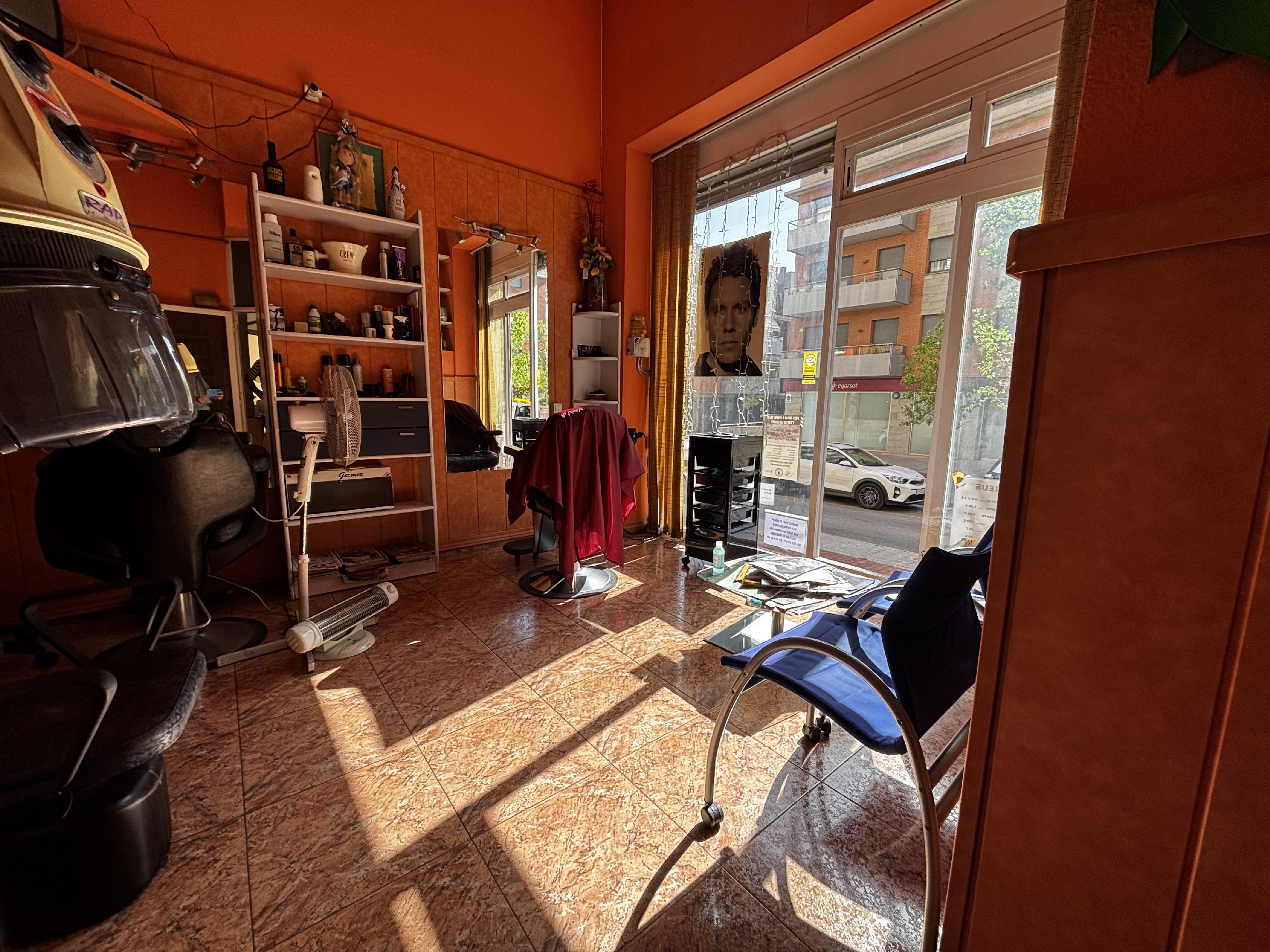 Imagen 7 Local Comercial en alquiler en Sabadell / Junto Renfe y todos los servicios