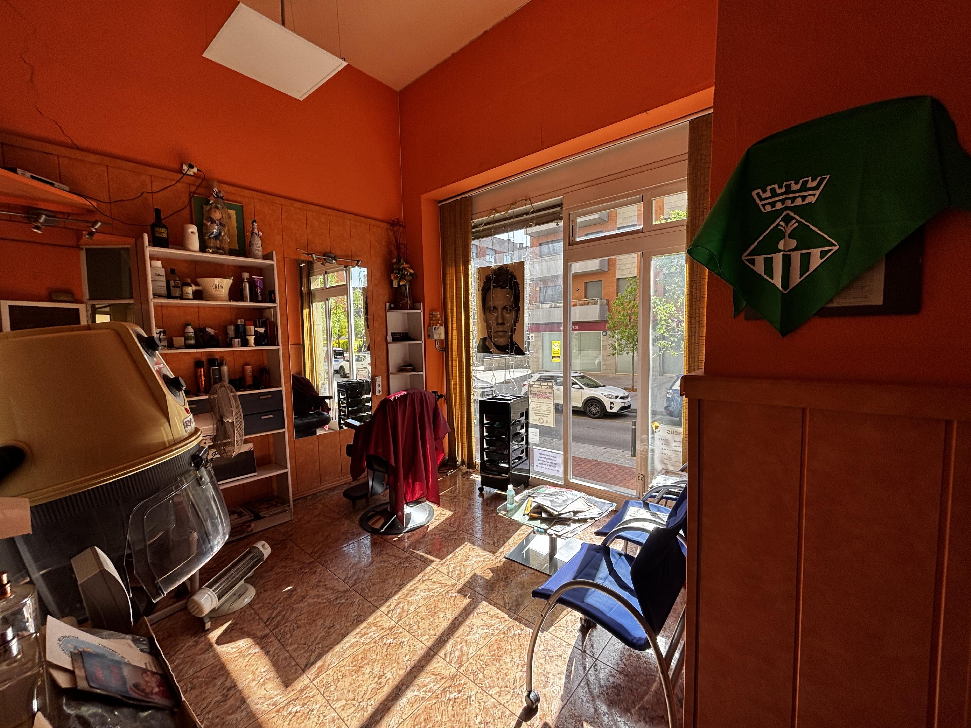 Imagen 10 Local Comercial en alquiler en Sabadell / Junto Renfe y todos los servicios