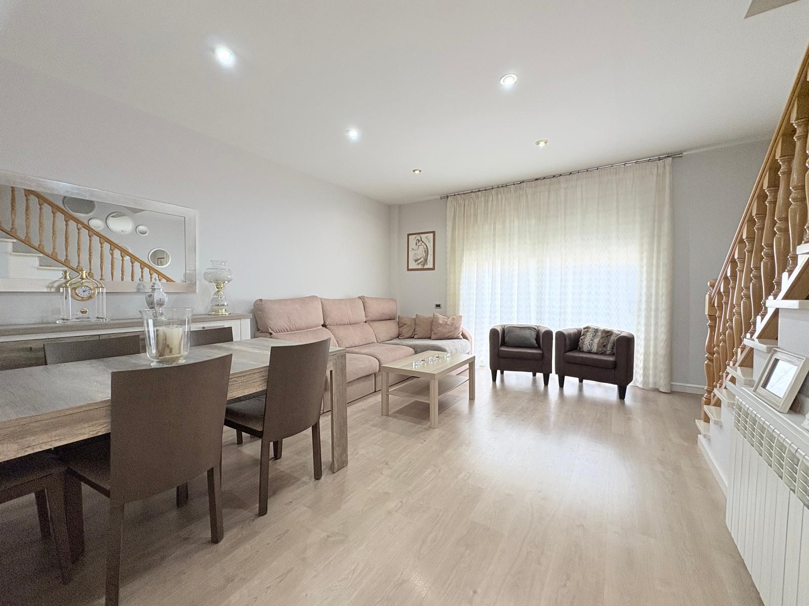 Imagen 6 Casa Adosada en venta en Sabadell / Poblenou junto al centro Civic 