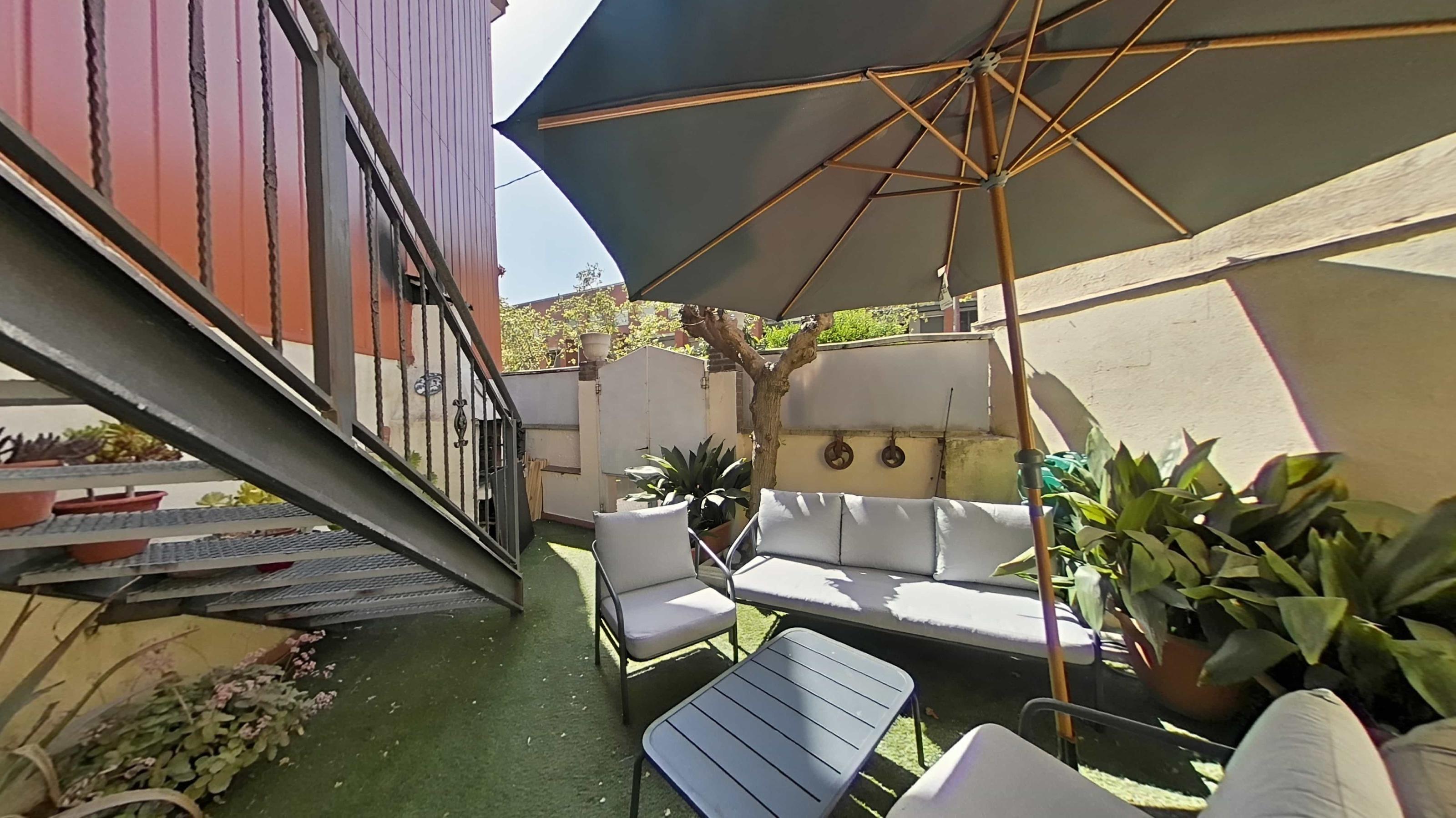 Imagen 2 Casa Adosada en venta en Sabadell / Poblenou junto al centro Civic 