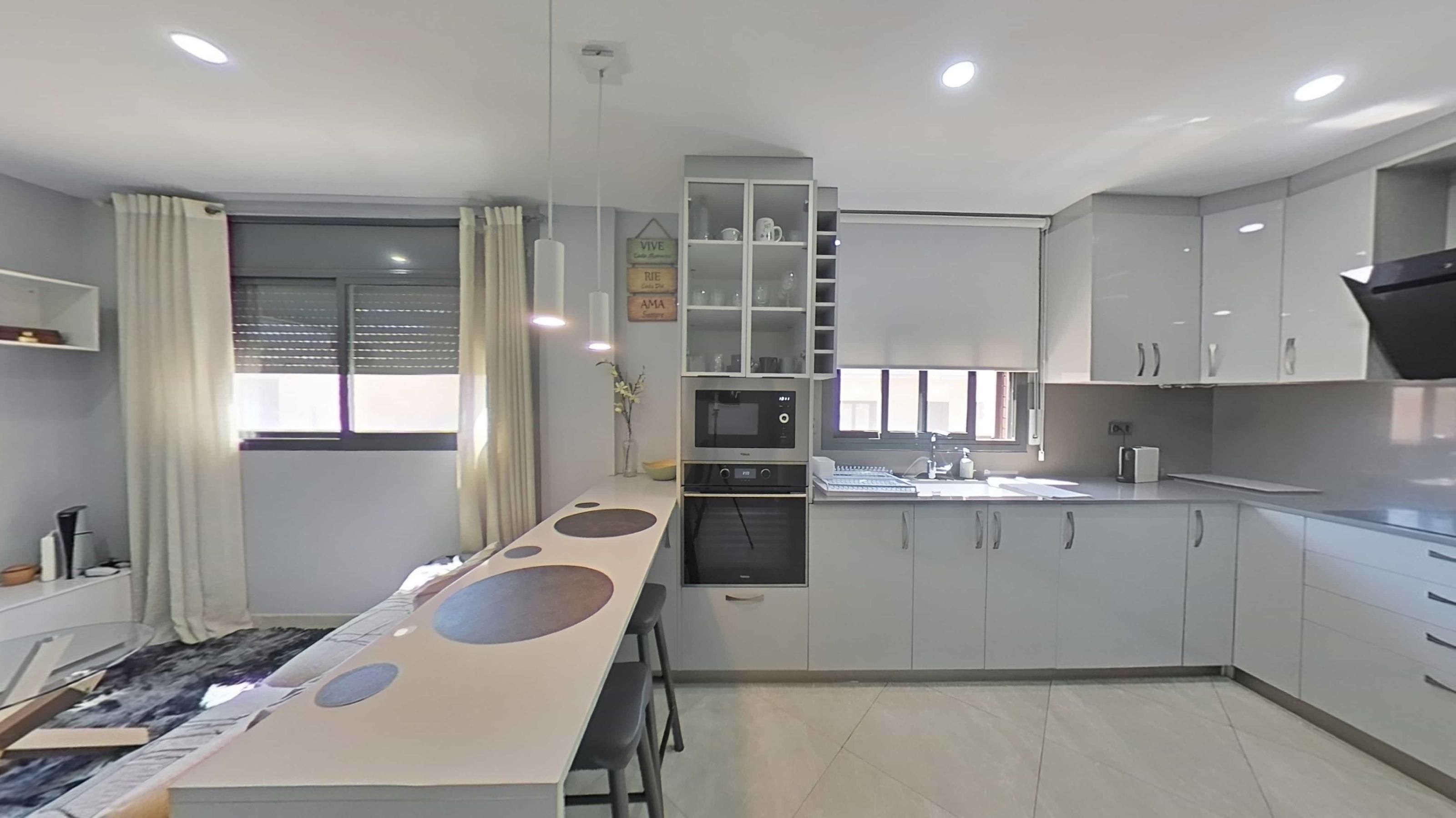 Imagen 3 Piso en venta en Montcada I Reixac / Junto al Lidl. Finca semi-nueva con parquing incluido.