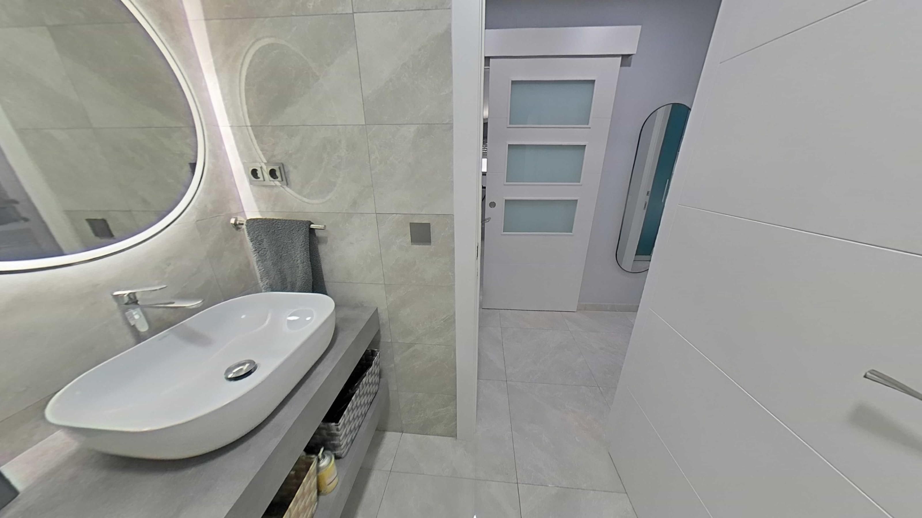 Imagen 12 Piso en venta en Montcada I Reixac / Junto al Lidl. Finca semi-nueva con parquing incluido.