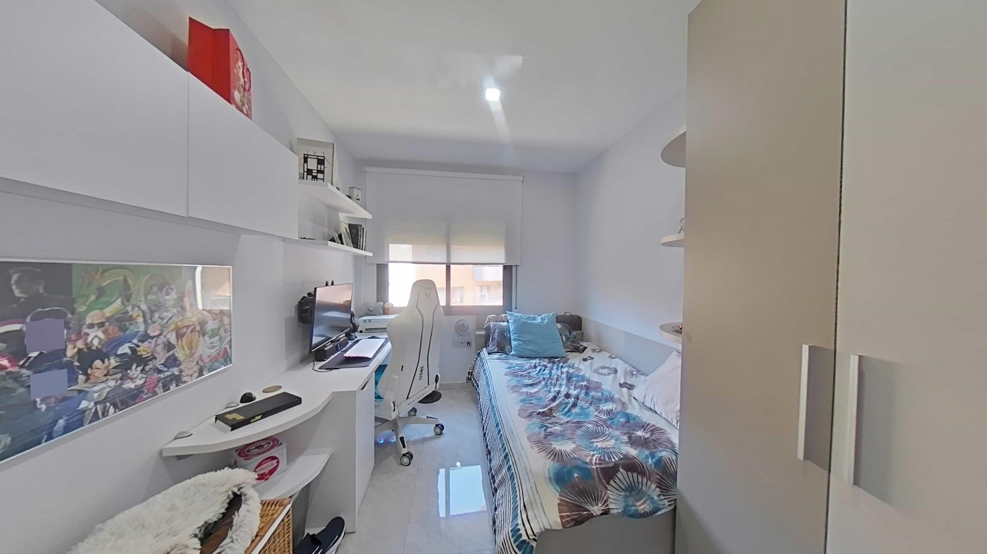 Imagen 18 Piso en venta en Montcada I Reixac / Junto al Lidl. Finca semi-nueva con parquing incluido.