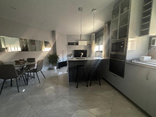 Imagen 2 Inmueble 301946 - Piso en venta en Montcada I Reixac / Junto al Lidl. Finca semi-nueva con parquing incluido.