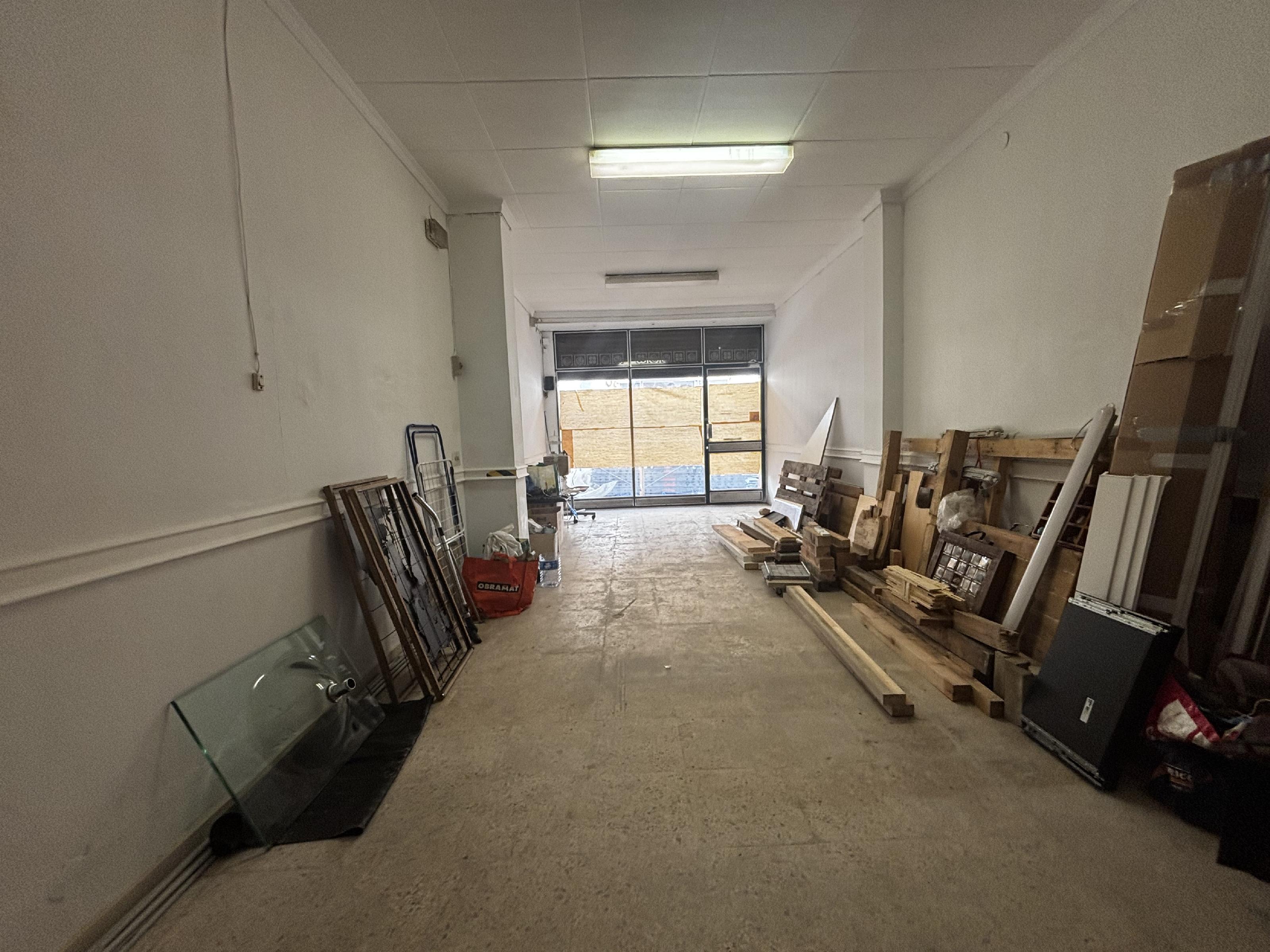 Imagen 3 Local Comercial en venta en Sabadell / Junto Sol i Padris