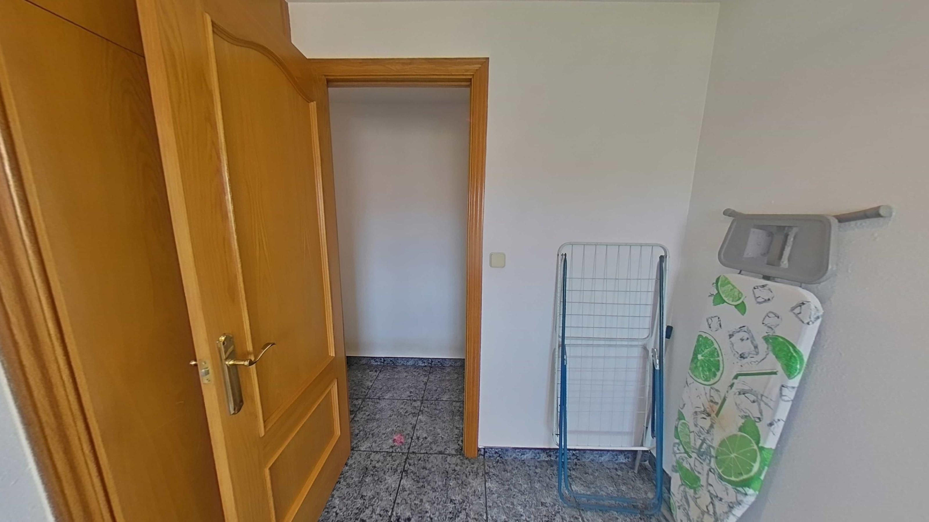 Imagen 28 Piso en venta en Badia Del Vallès / Muy de cerca de zona Ikea y centro comercial.