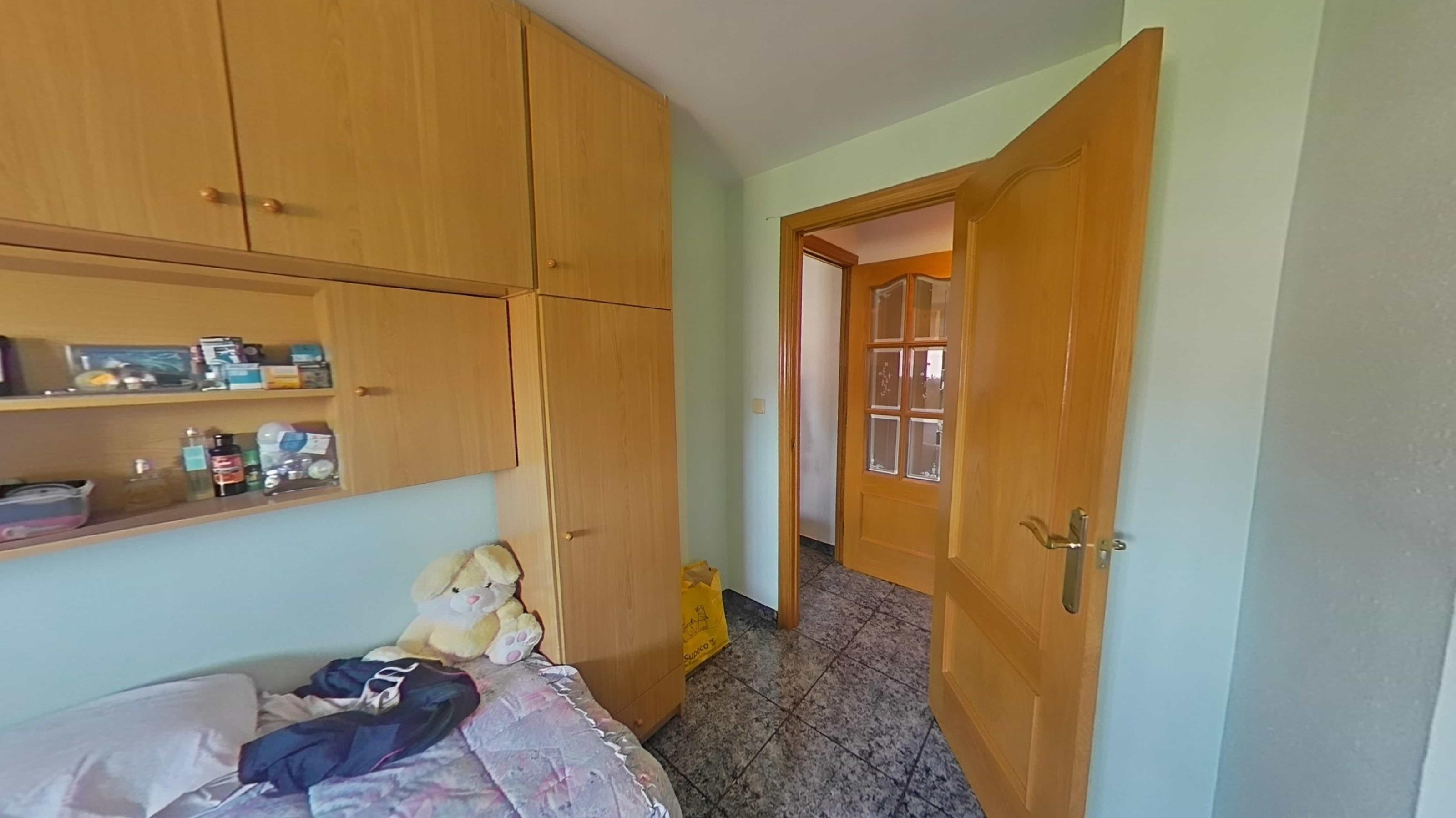 Imagen 27 Piso en venta en Badia Del Vallès / Muy de cerca de zona Ikea y centro comercial.