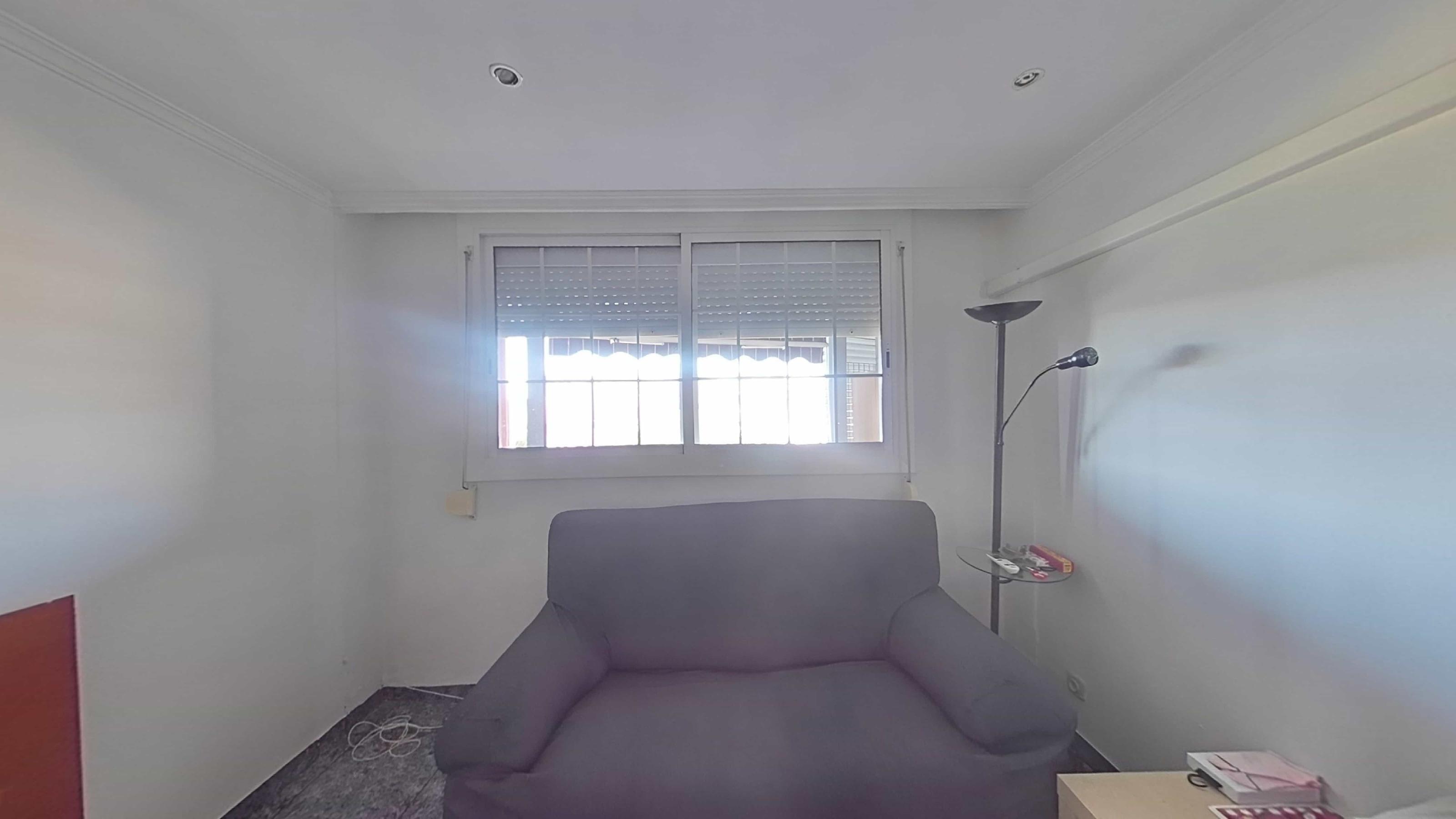 Imagen 2 Piso en venta en Badia Del Vallès / Muy de cerca de zona Ikea y centro comercial.