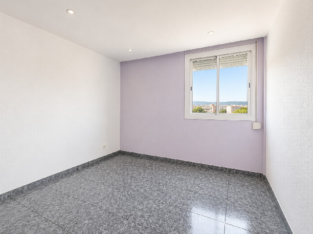 Imagen 7 Inmueble 302855 - Piso en venta en Badia Del Vallès / Muy de cerca de zona Ikea y centro comercial.
