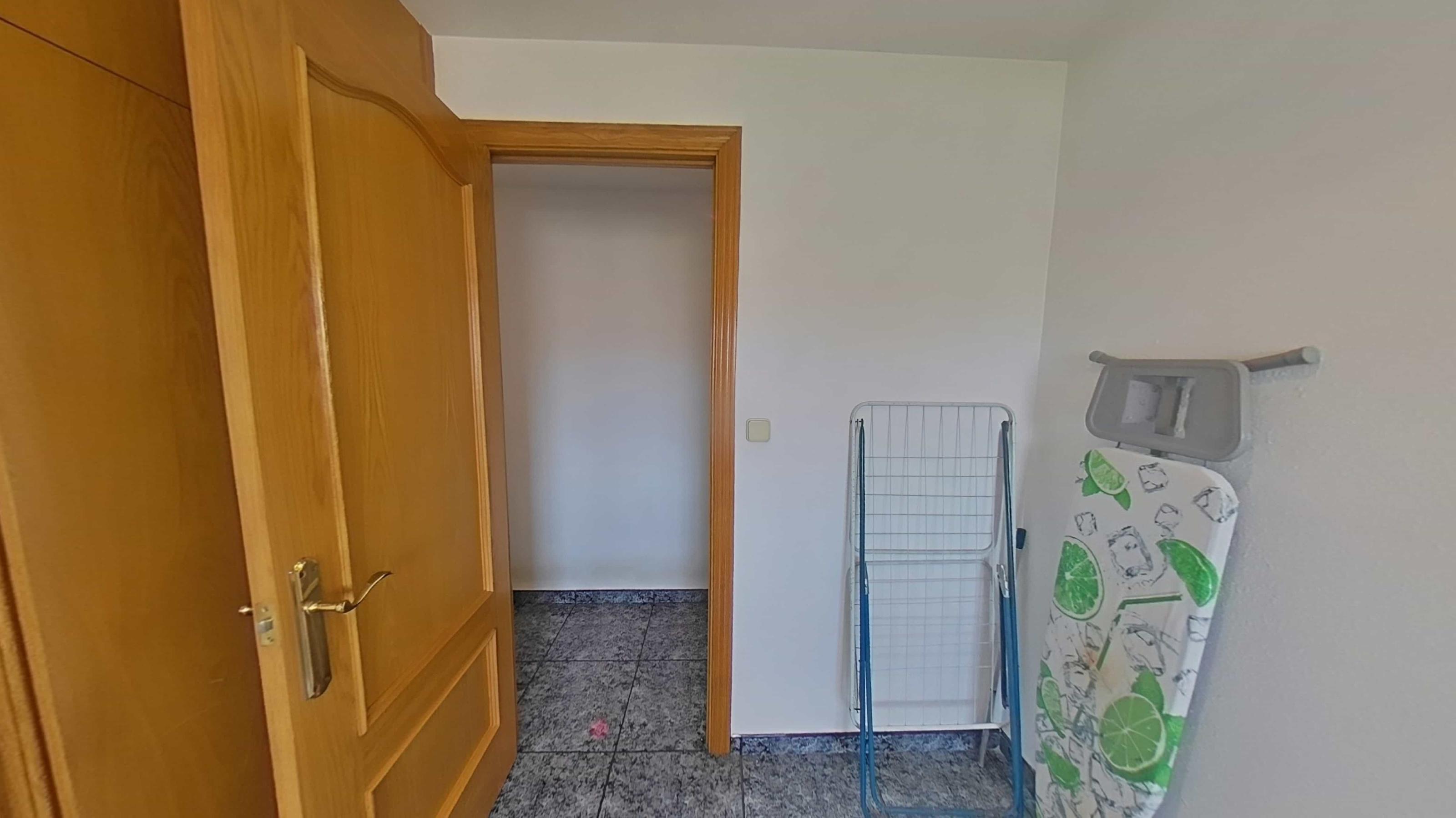 Imagen 13 Piso en venta en Badia Del Vallès / Muy de cerca de zona Ikea y centro comercial.