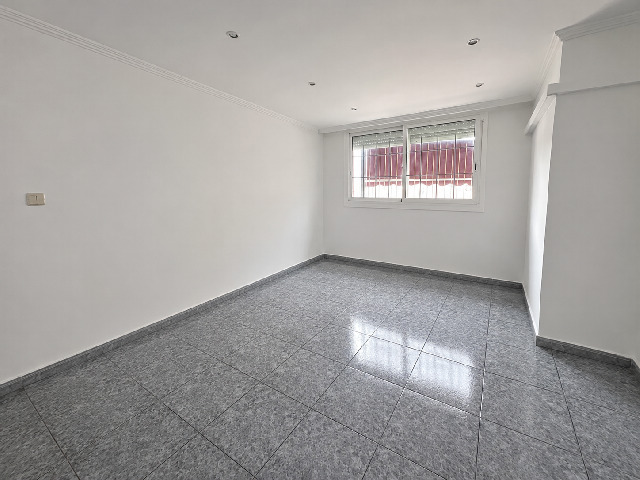 Imagen 5 Inmueble 302855 - Piso en venta en Badia Del Vallès / Muy de cerca de zona Ikea y centro comercial.