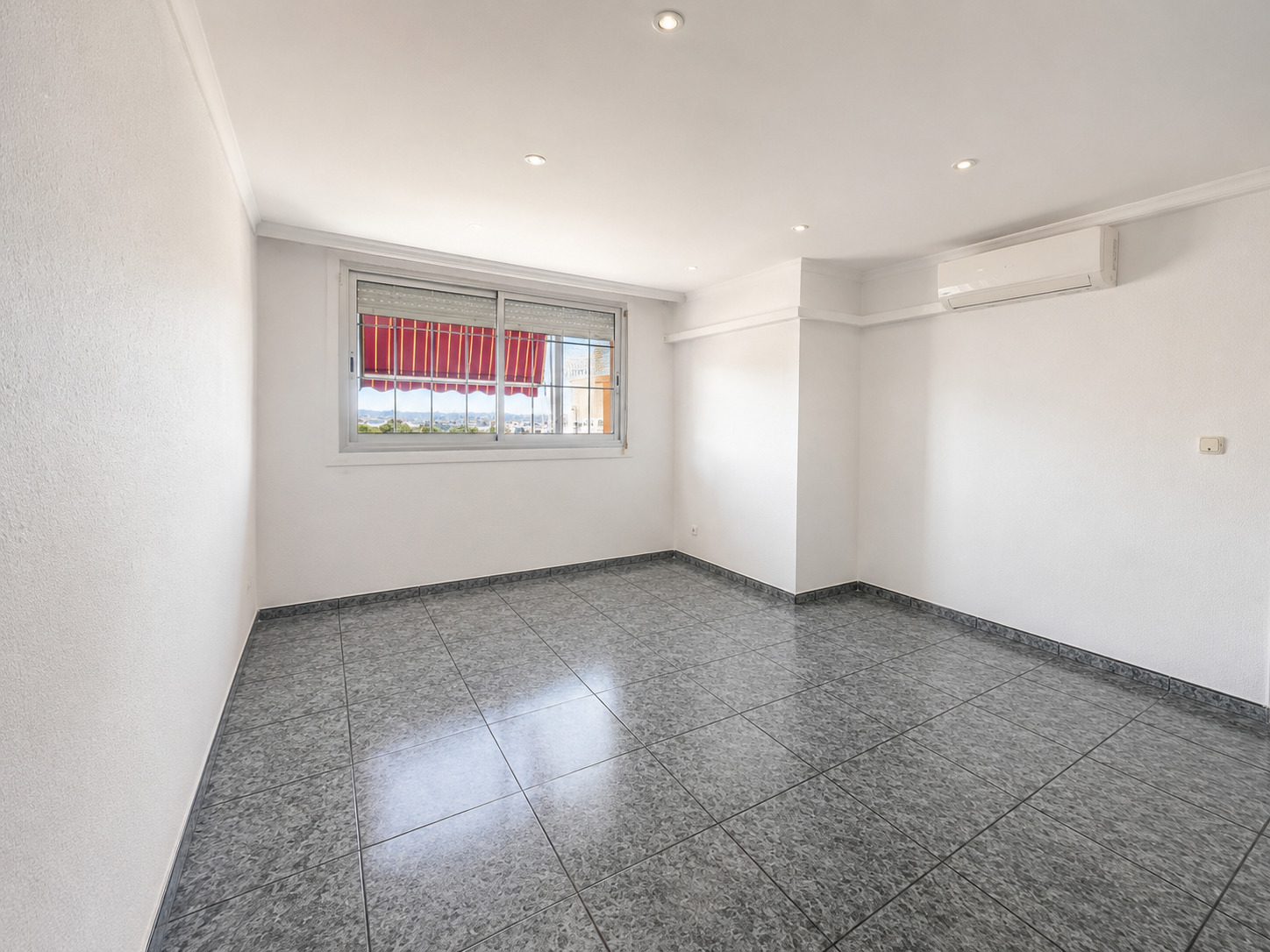 Imagen 3 Piso en venta en Badia Del Vallès / Muy de cerca de zona Ikea y centro comercial.