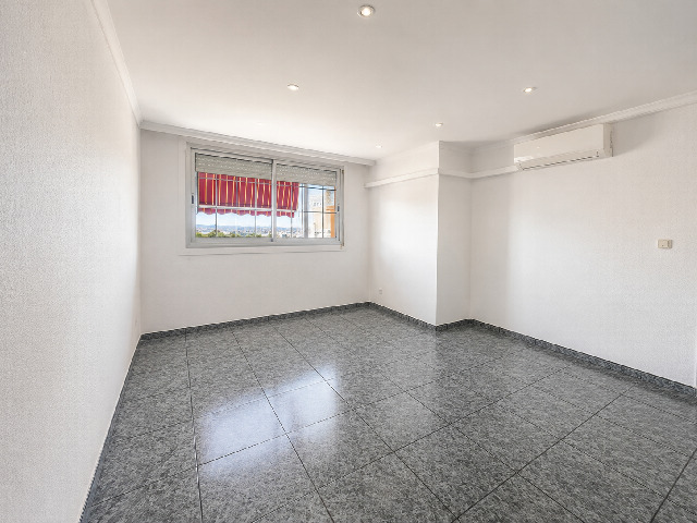 Imagen 3 Inmueble 302855 - Piso en venta en Badia Del Vallès / Muy de cerca de zona Ikea y centro comercial.